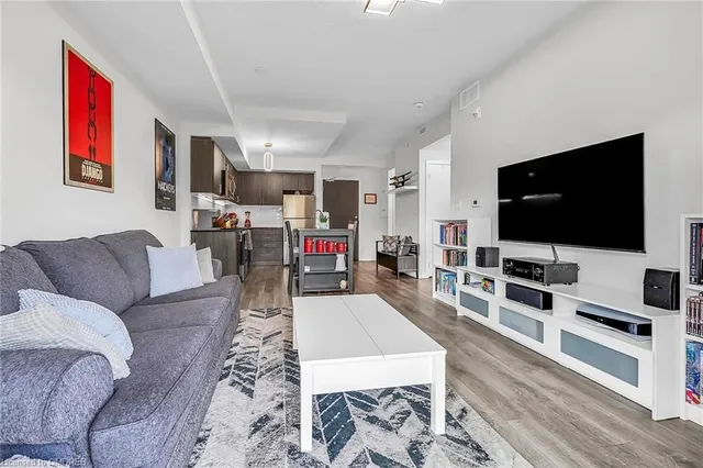 Additional property image - 16 Markle Cres Unit 303