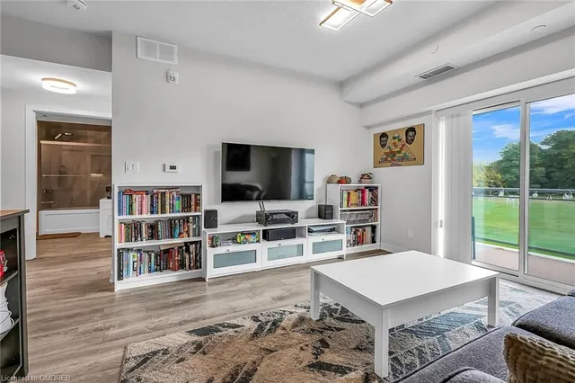 Additional property image - 16 Markle Cres Unit 303
