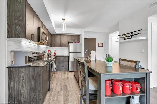 Additional property image - 16 Markle Cres Unit 303