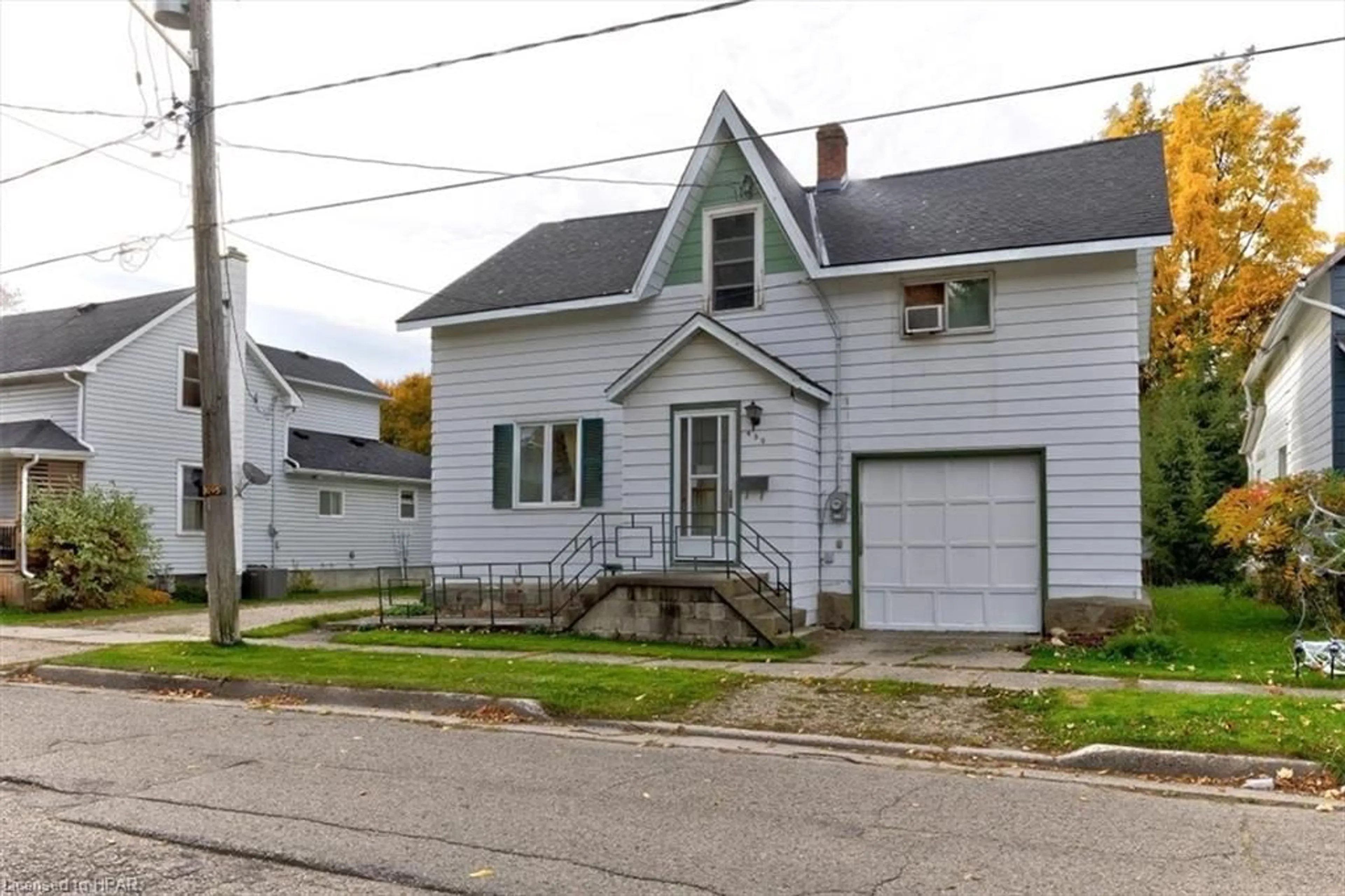 Frontside or backside of a home, the street view for 450 Inkerman St, Listowel Ontario N4W 1C5