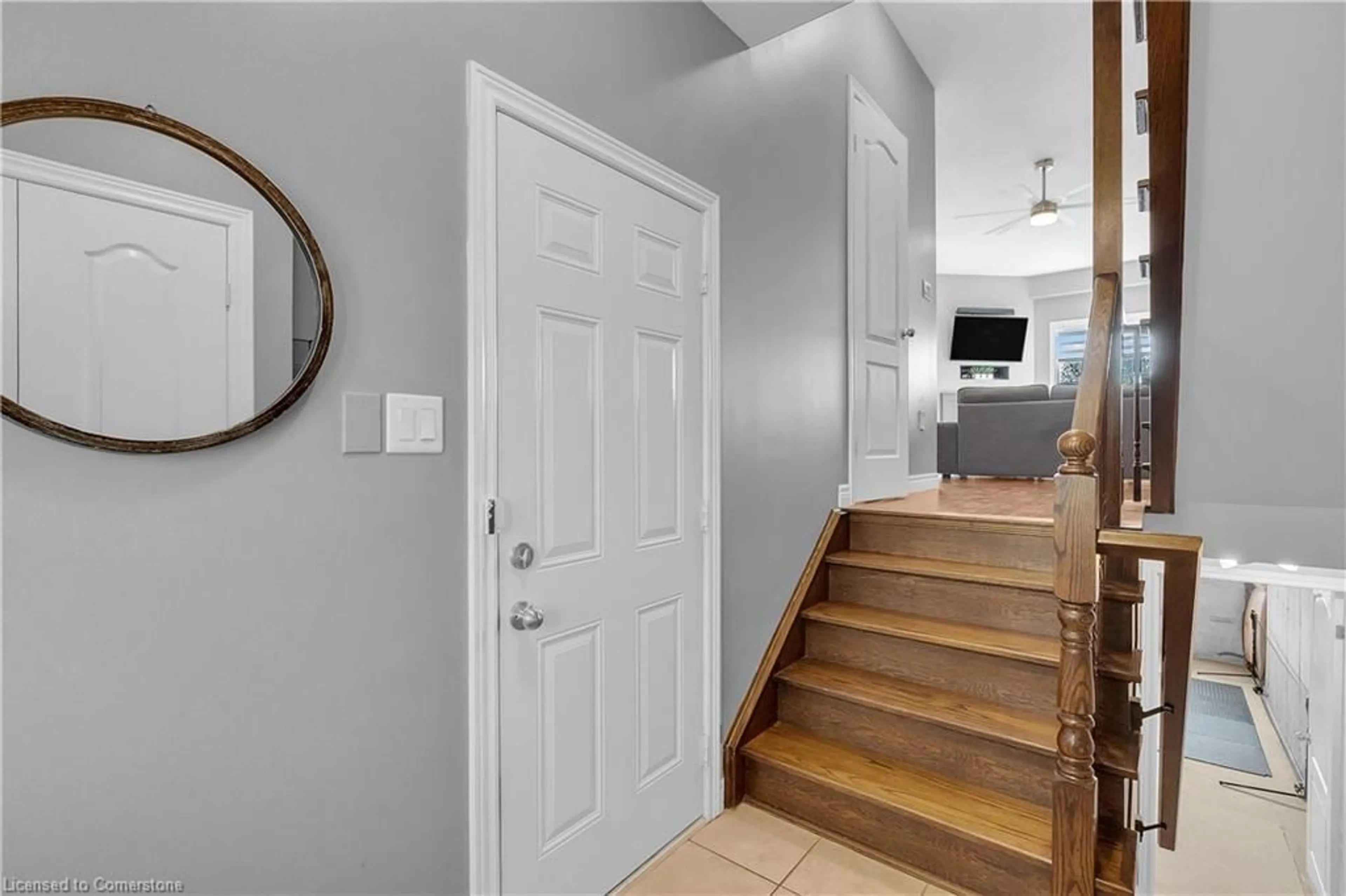 Indoor entryway, wood floors for 40 Dartmouth Gate #19, Stoney Creek Ontario L8E 0B9