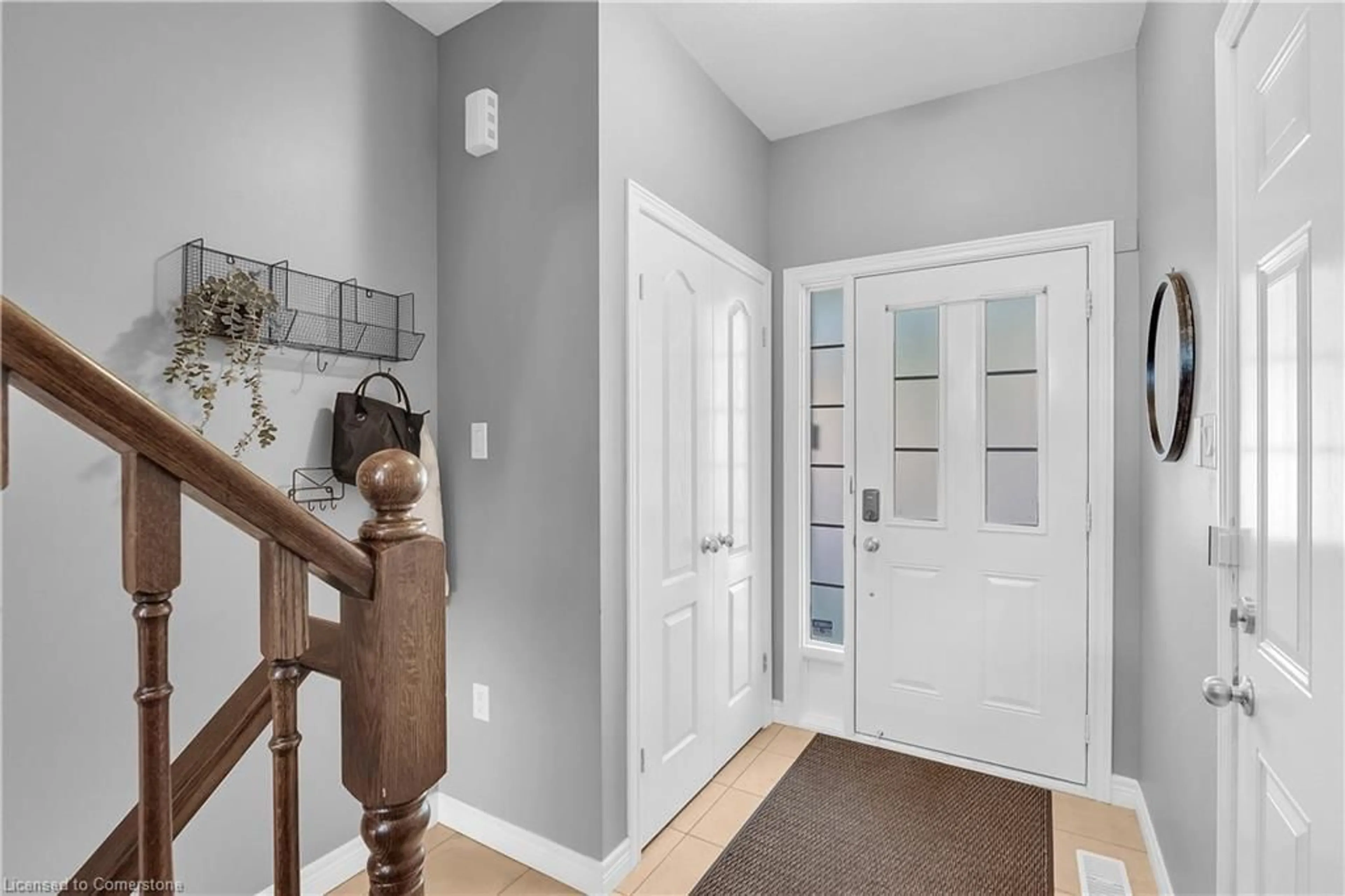 Indoor entryway, wood floors for 40 Dartmouth Gate #19, Stoney Creek Ontario L8E 0B9