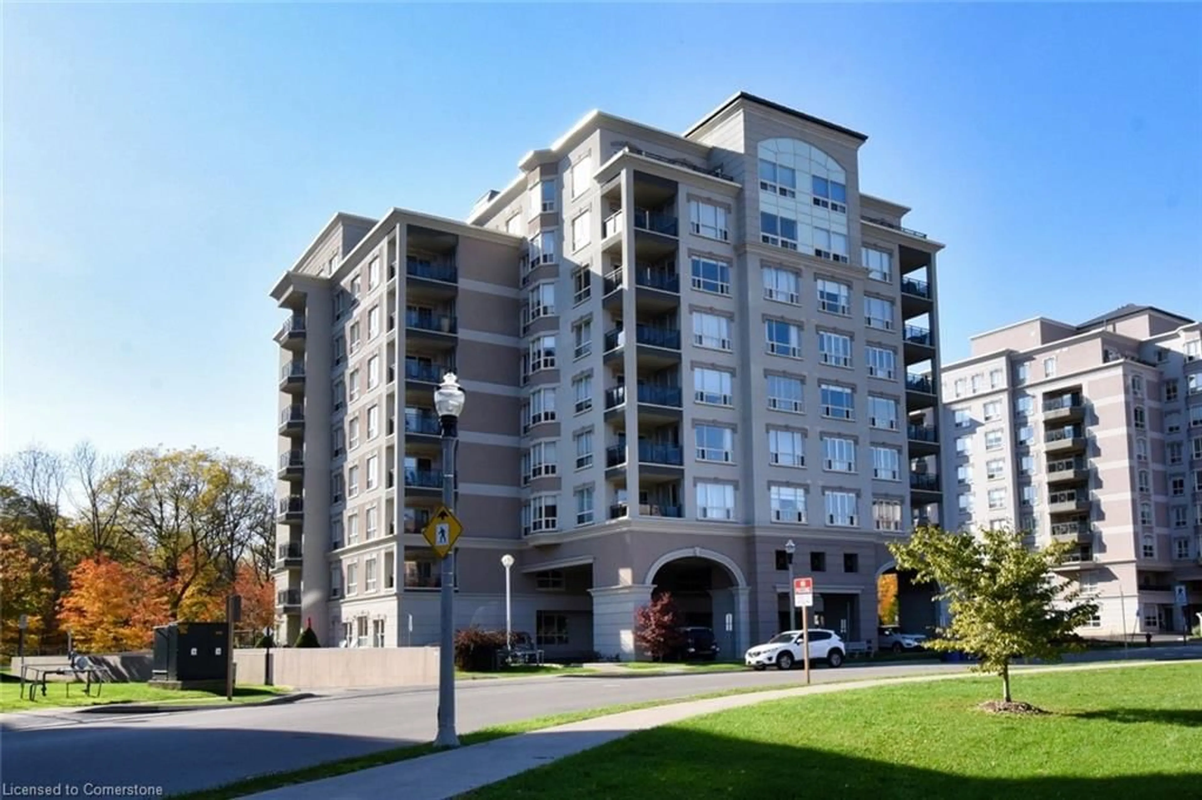 A pic from exterior of the house or condo, the front or back of building for 3000 Creekside Dr #604, Dundas Ontario L9H 7S8