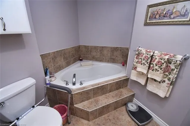 Additional property image - 3000 Creekside Dr Unit 604