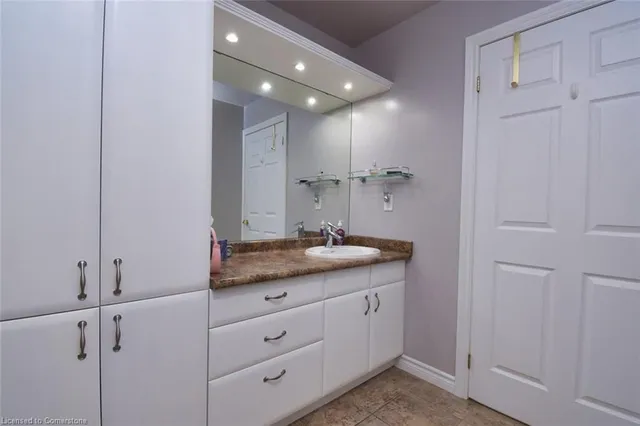 Additional property image - 3000 Creekside Dr Unit 604