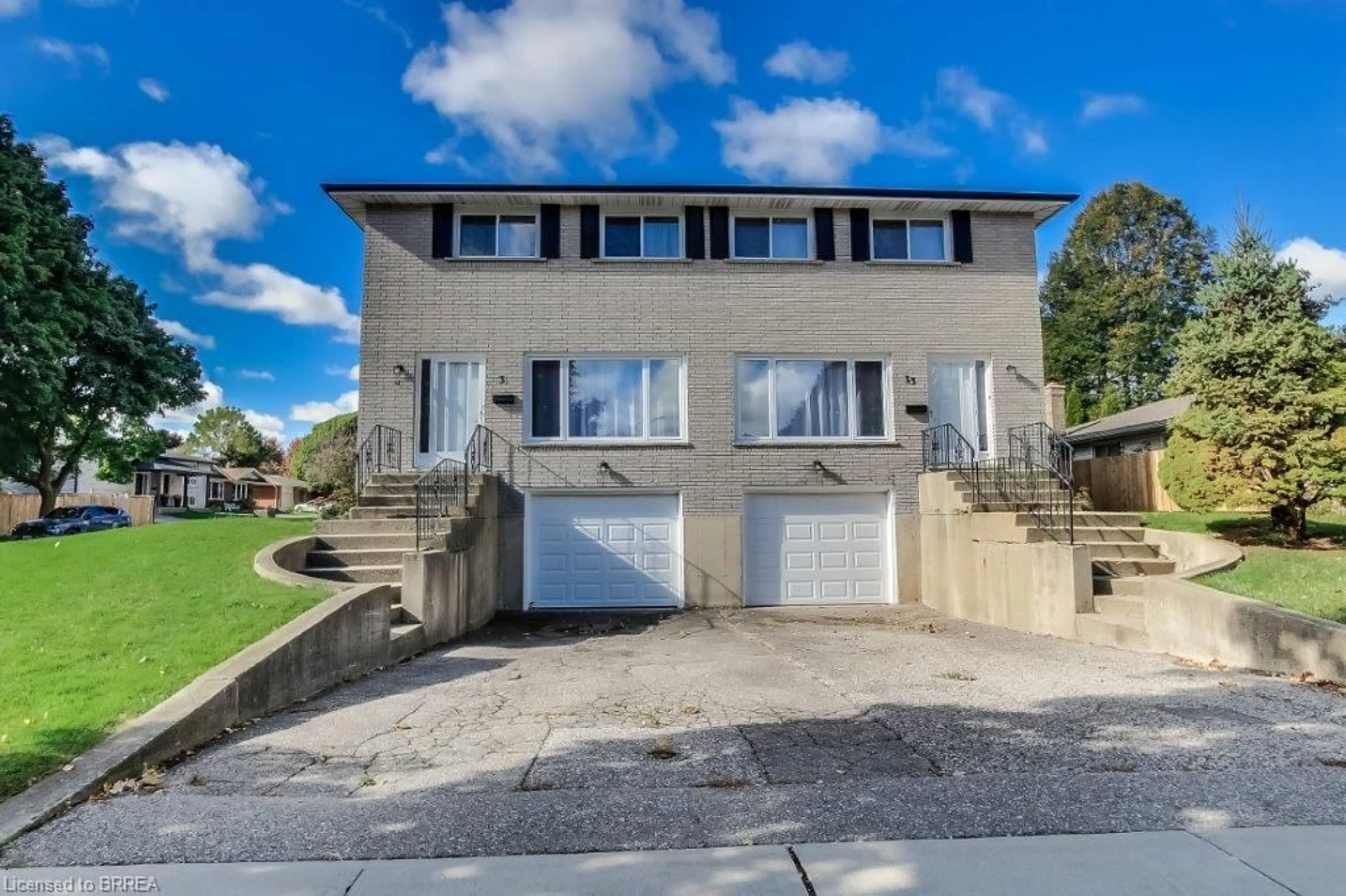 A pic from exterior of the house or condo, the street view for 31-33 Ivanhoe Rd, Brantford Ontario N3R 6V1