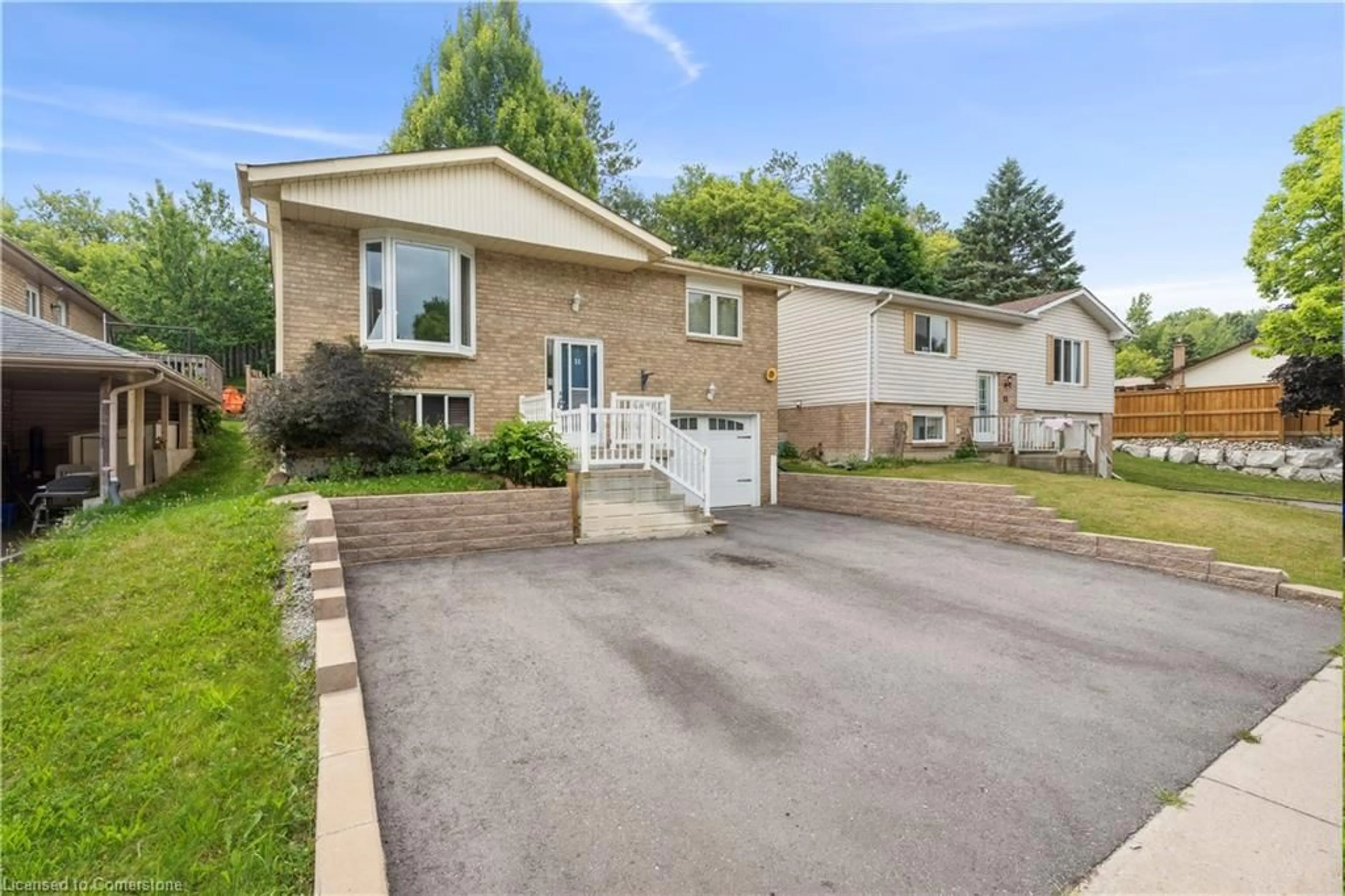 Frontside or backside of a home, cottage for 11 Bristow Crt, Barrie Ontario L4N 6T1