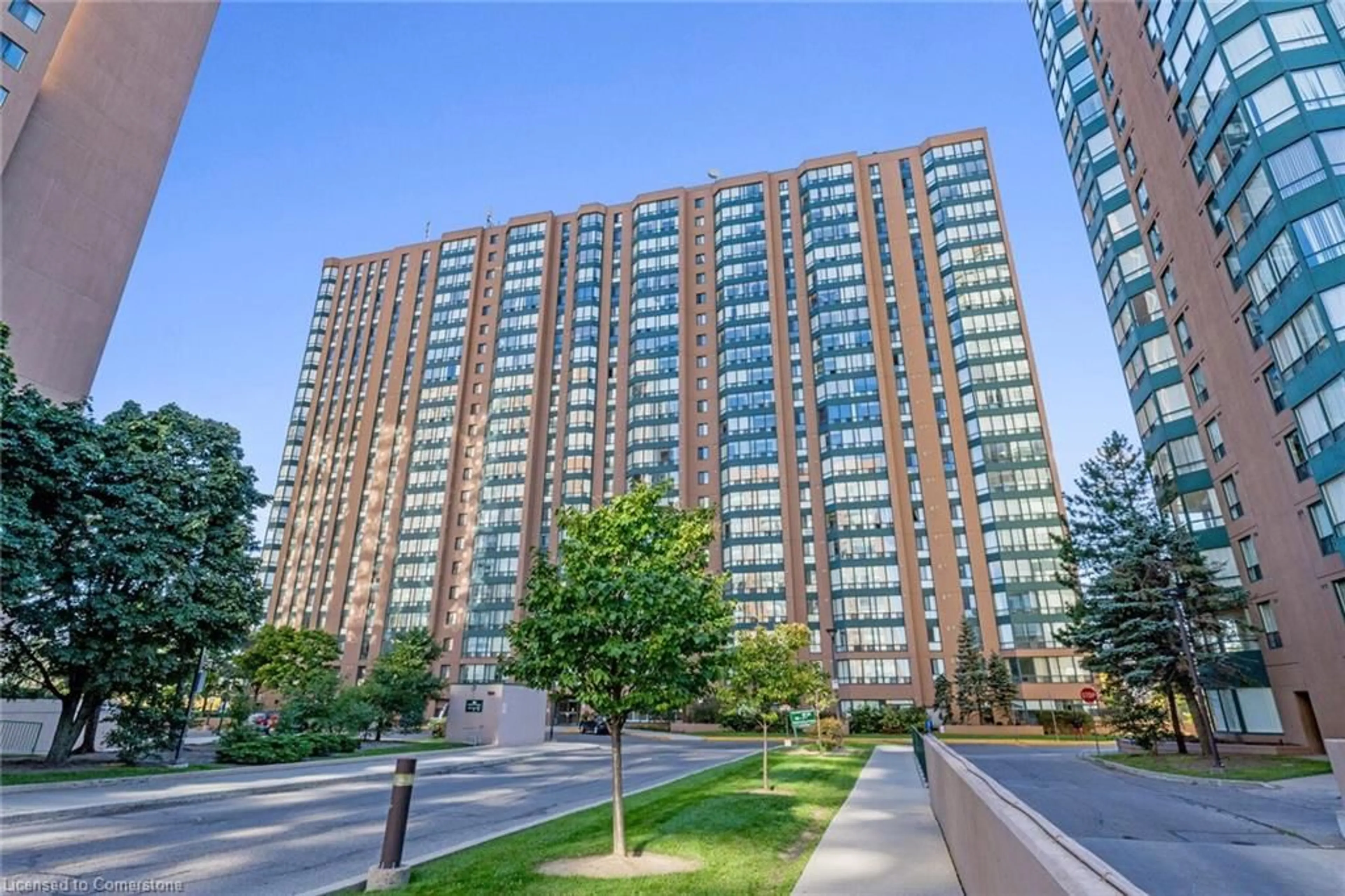 A pic from exterior of the house or condo, the view of city buildings for 155 Hillcrest Ave #912, Mississauga Ontario L5B 3Z2