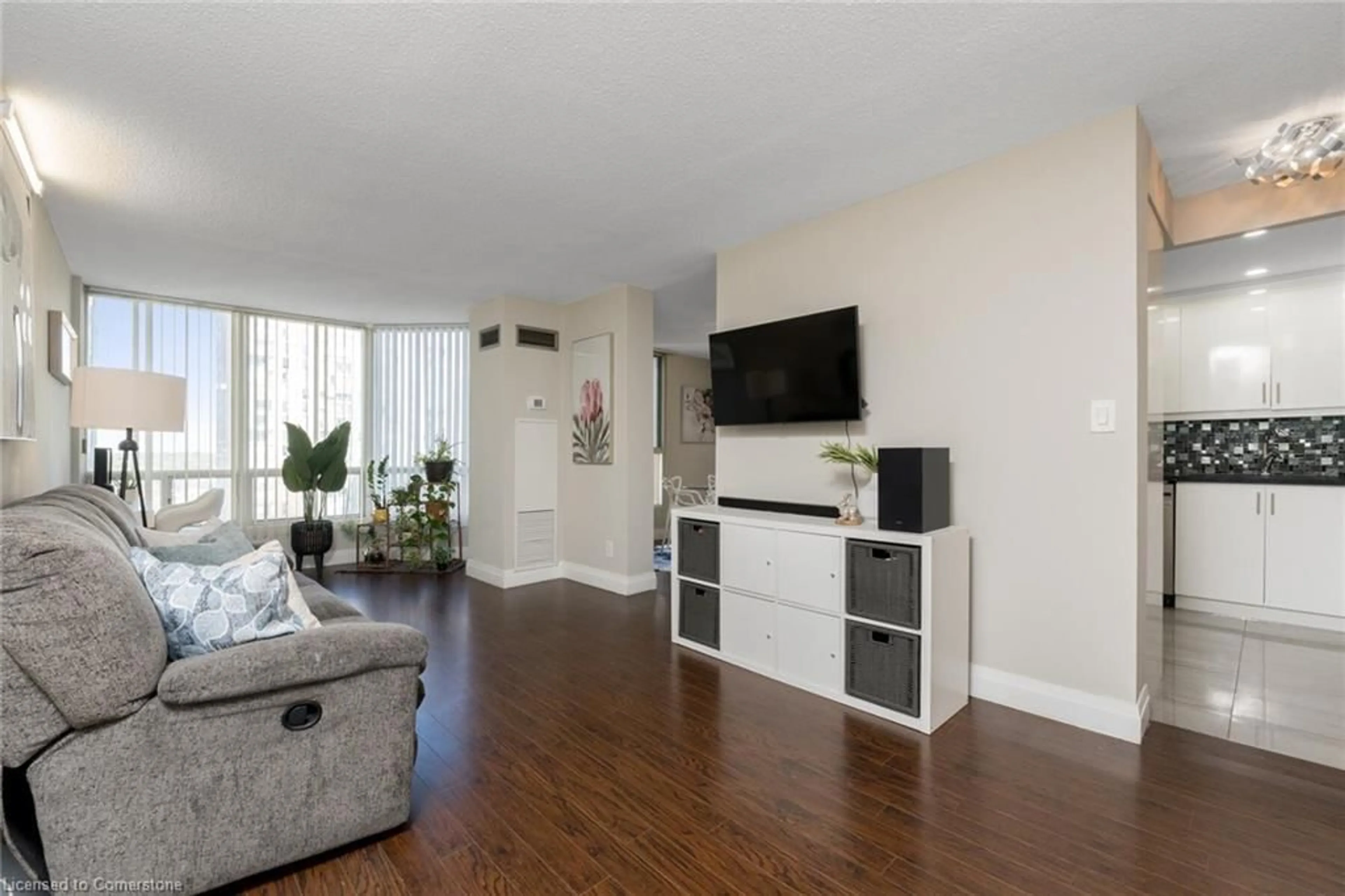 Living room, wood floors for 155 Hillcrest Ave #912, Mississauga Ontario L5B 3Z2