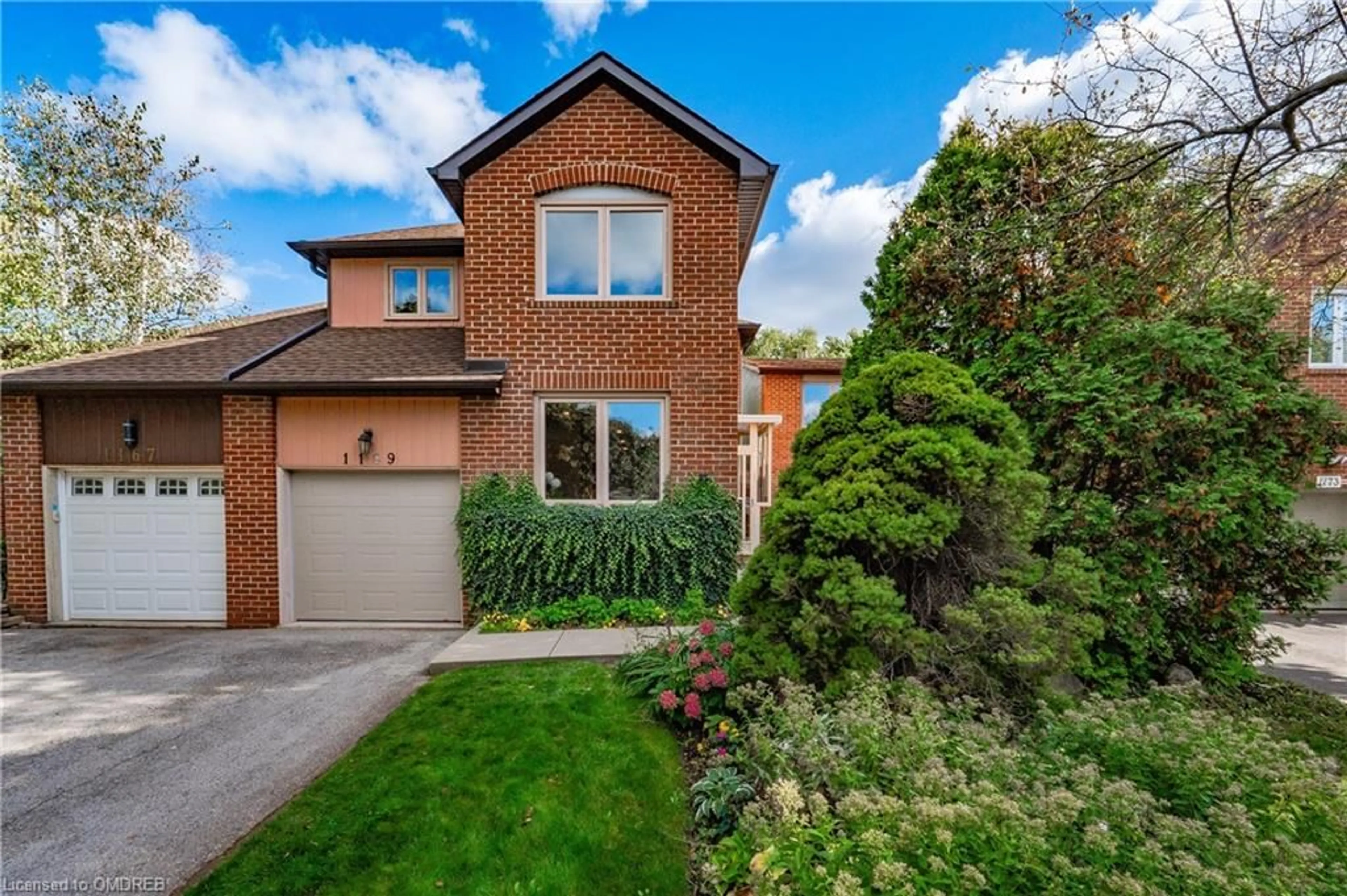 Home with brick exterior material for 1169 Potters Wheel Cres, Oakville Ontario L6M 1J3