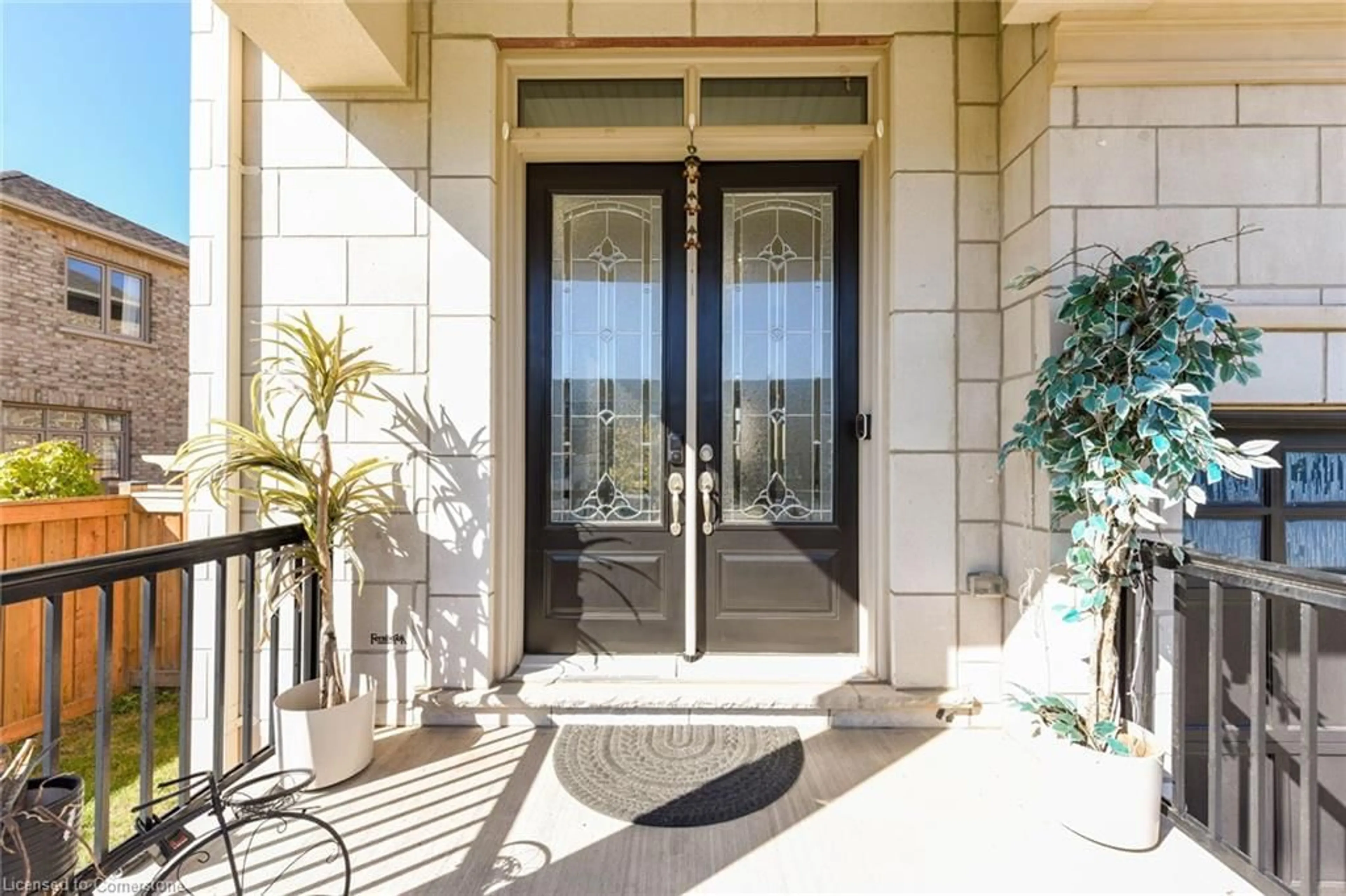 Indoor entryway, ceramic floors for 115 Threshing Mill Blvd, Oakville Ontario L6H 0V5