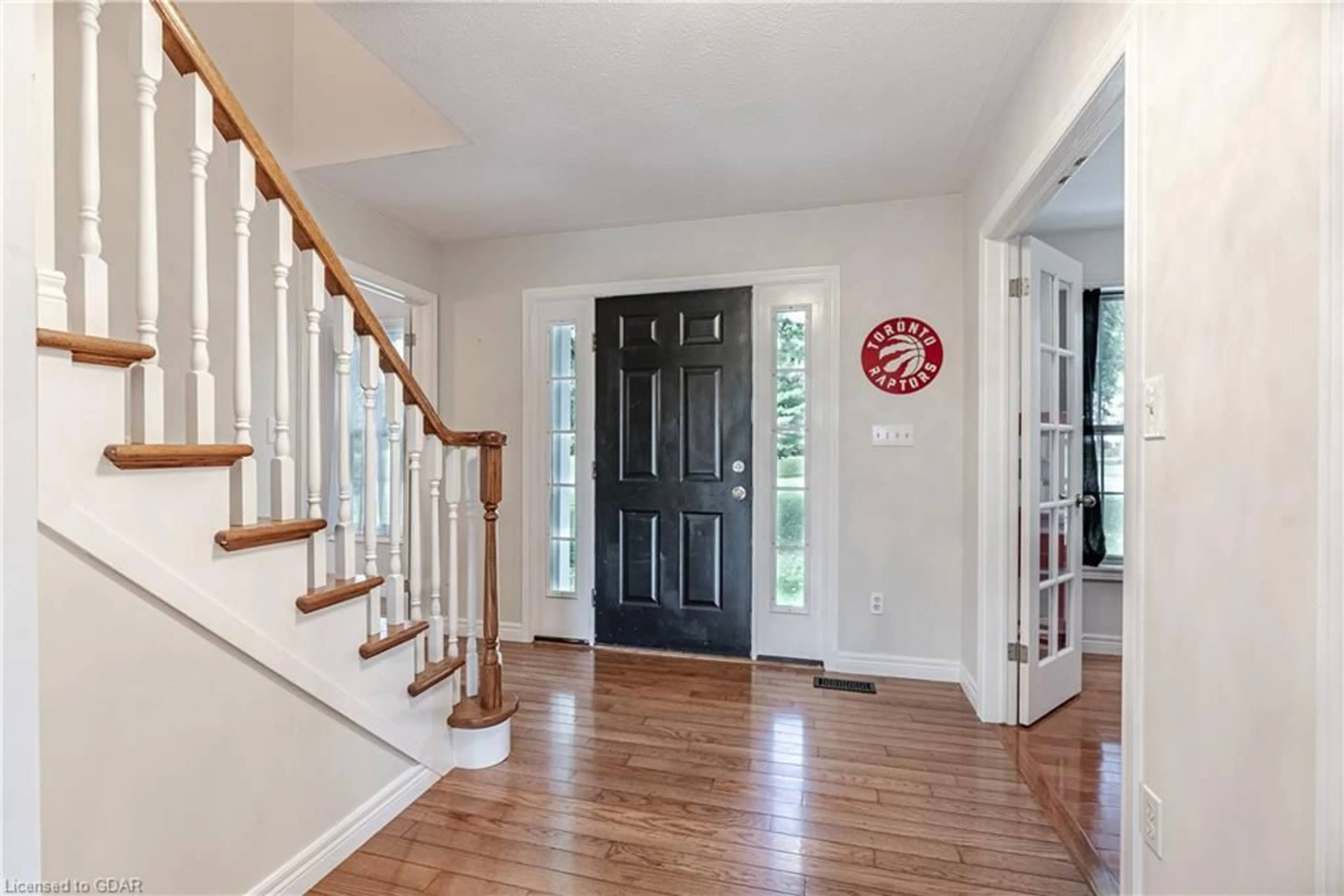 Indoor entryway, wood floors for 880 Goshen Rd, Tillsonburg Ontario N4G 4G7