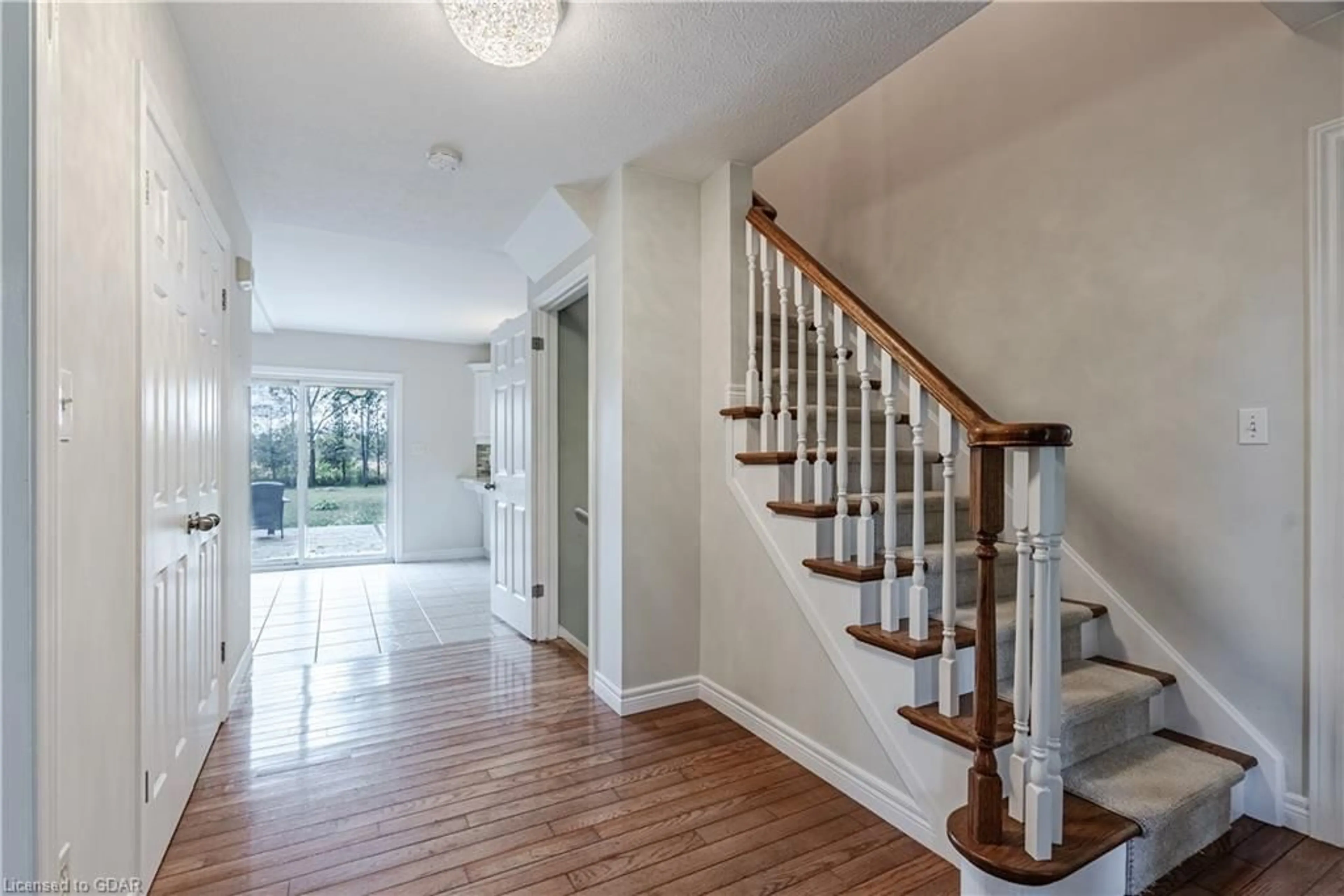 Indoor entryway, wood floors for 880 Goshen Rd, Tillsonburg Ontario N4G 4G7