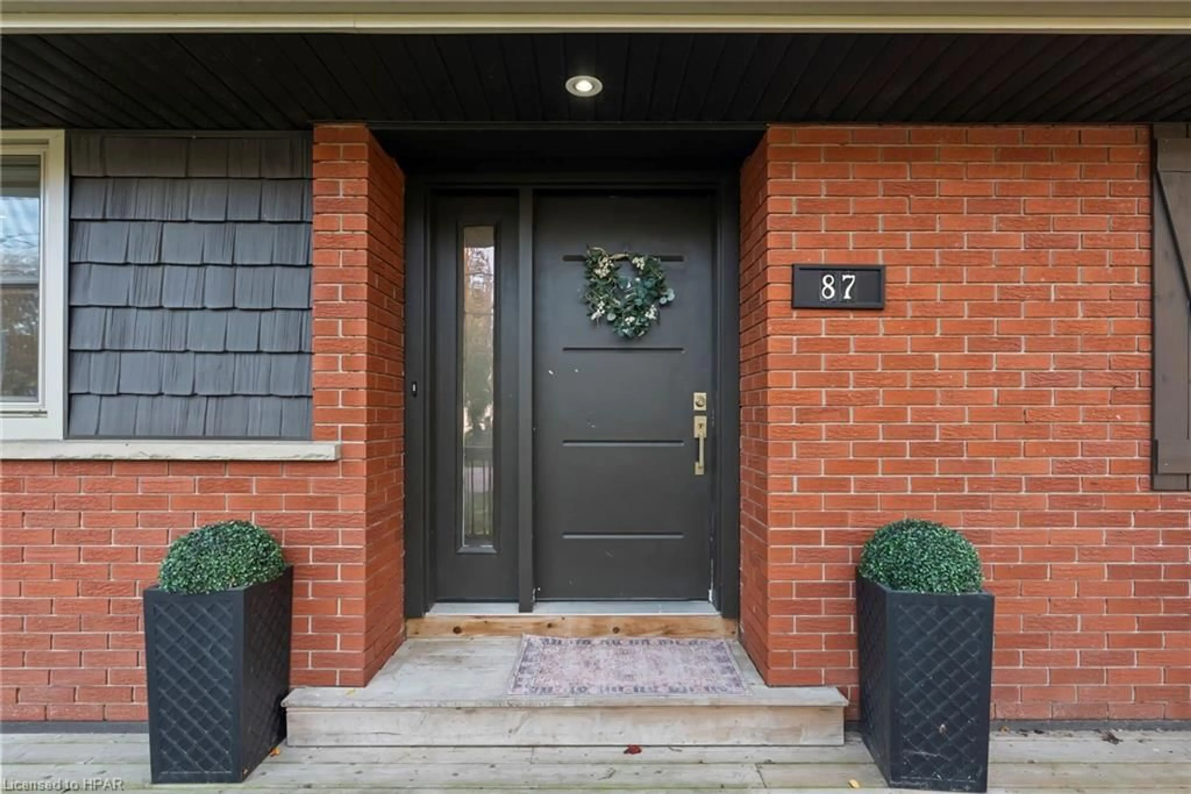 Indoor entryway, wood floors for 87 George St, Harriston Ontario N0G 1Z0