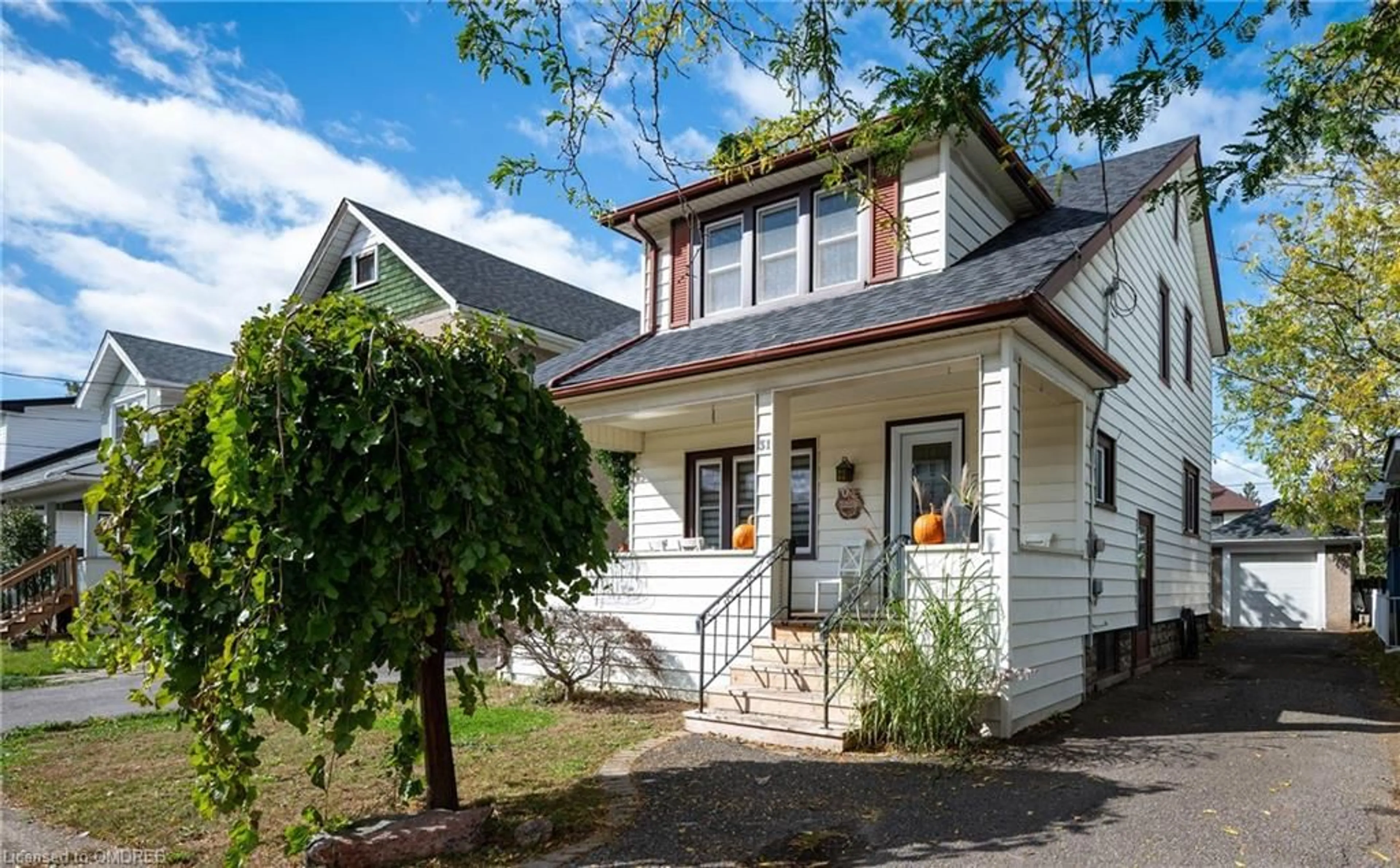 Frontside or backside of a home, cottage for 31 Albert St, St. Catharines Ontario L2R 2G6