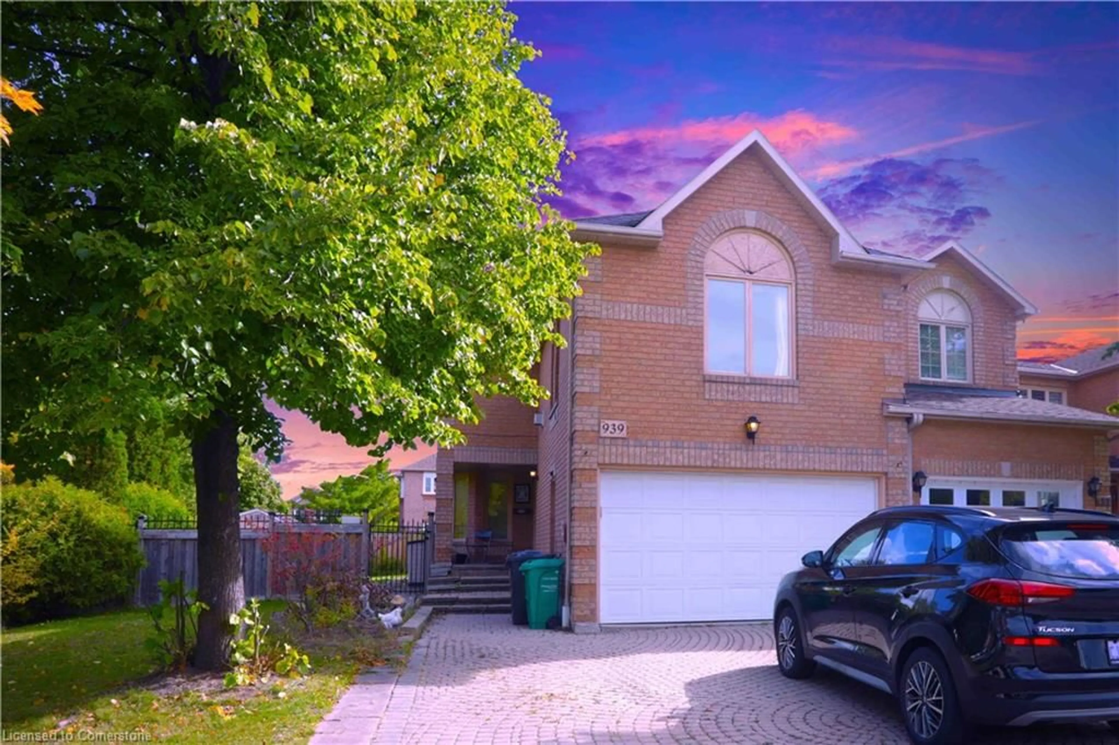 A pic from exterior of the house or condo, the street view for 939 Cardington St, Mississauga Ontario L5V 1Z8