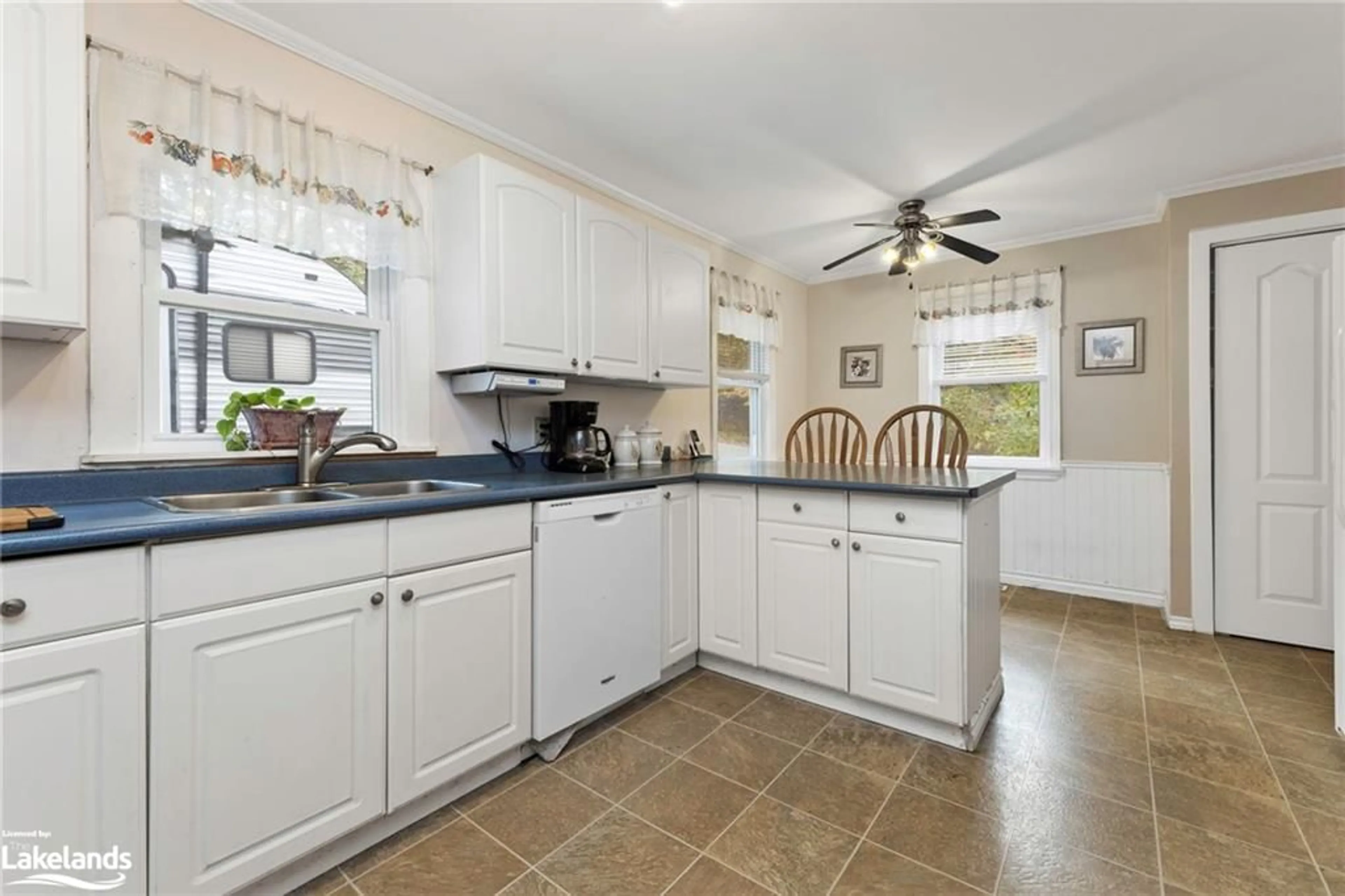 Open concept kitchen for 4 George St, Parry Sound Ontario P2A 2M1