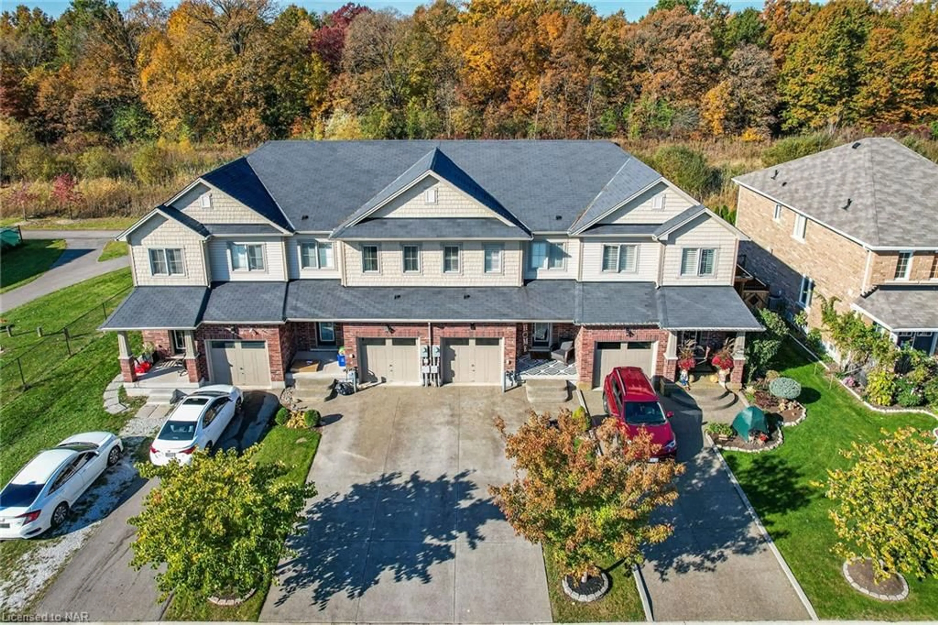 A pic from exterior of the house or condo, the street view for 8681 Dogwood Cres, Niagara Falls Ontario L2H 0K9