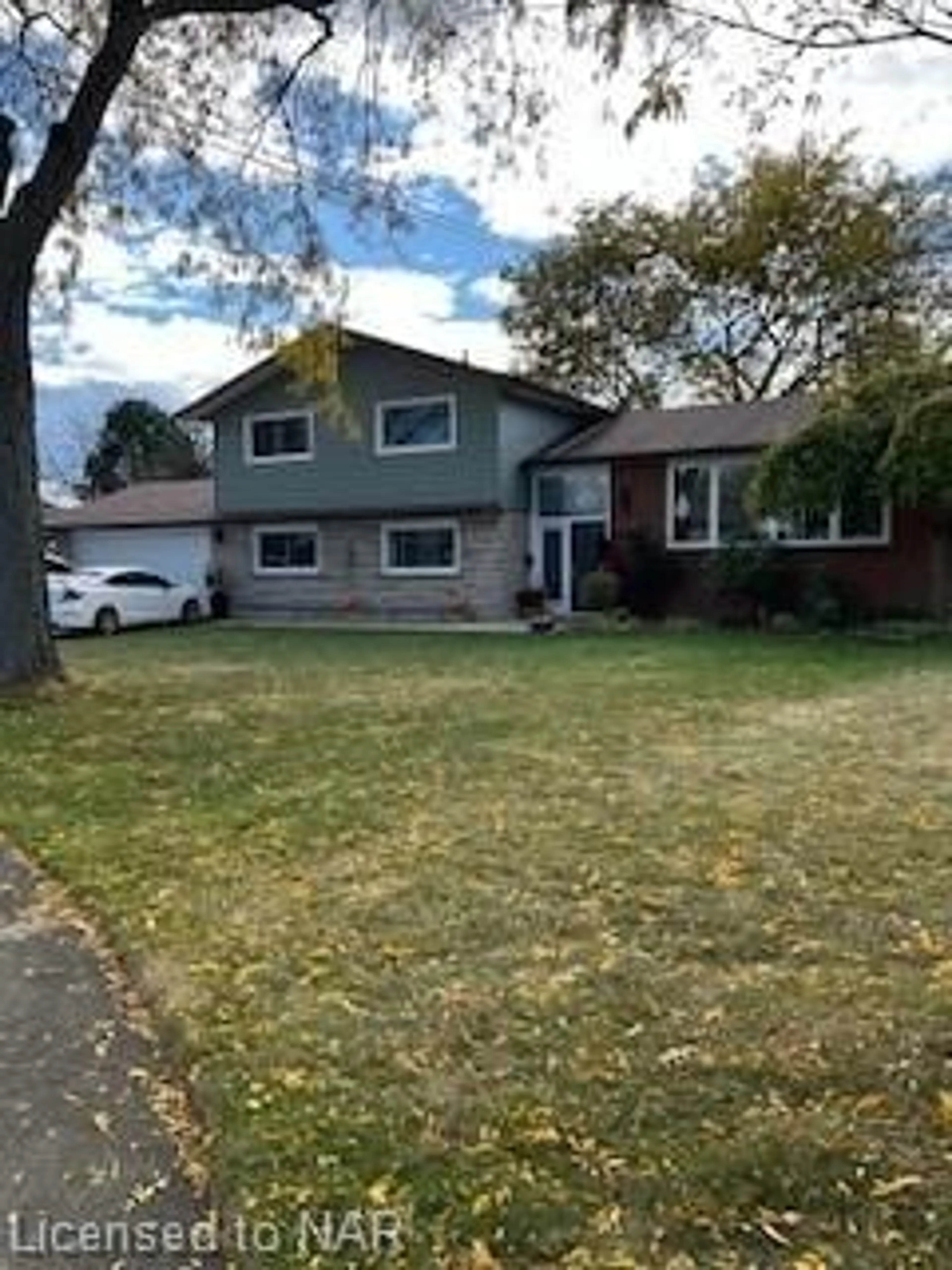 Frontside or backside of a home, the street view for 7001 Concord Cres, Niagara Falls Ontario L2G 5G7