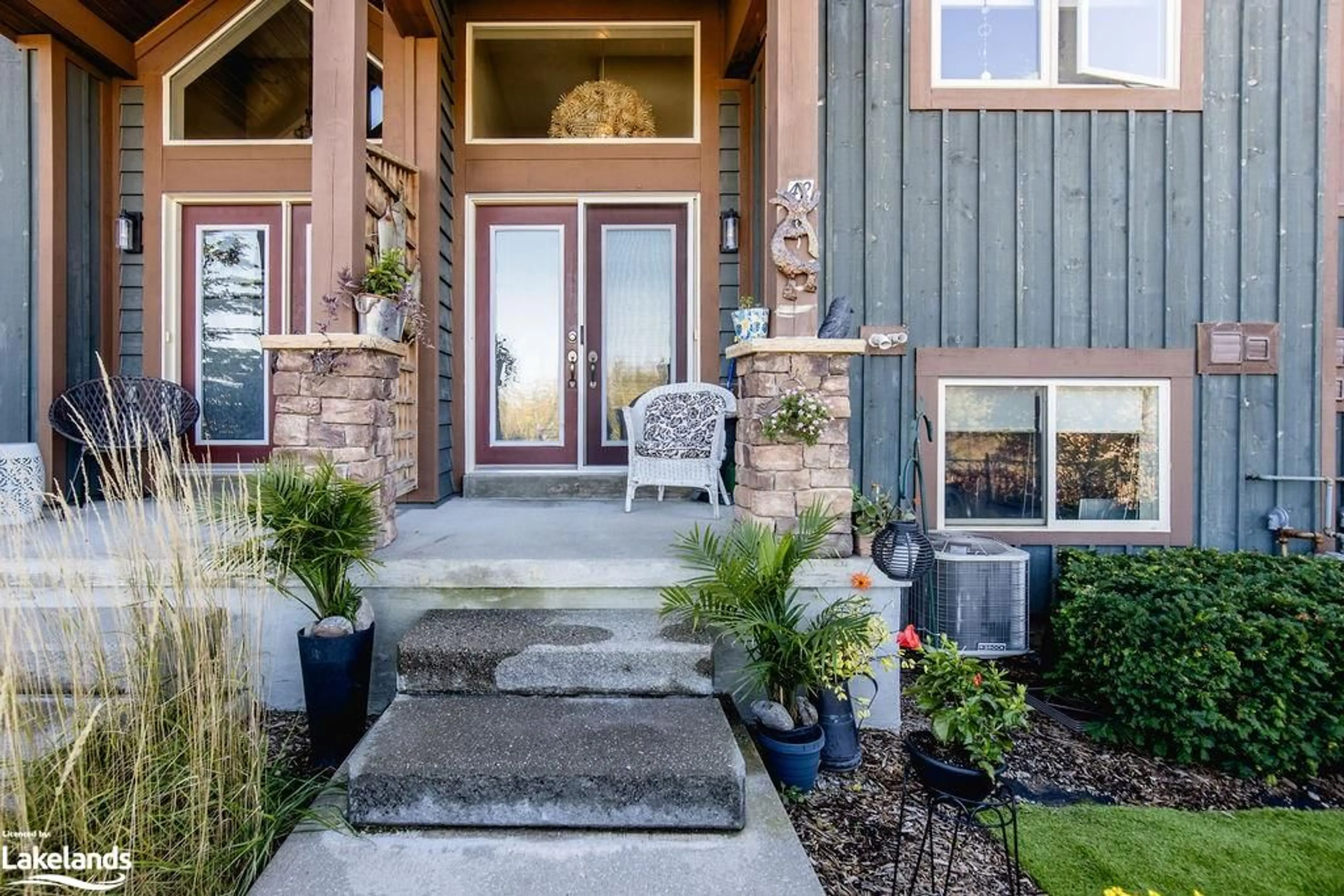 Indoor entryway, wood floors for 42 Joseph Trail, Collingwood Ontario L9Y 0J3