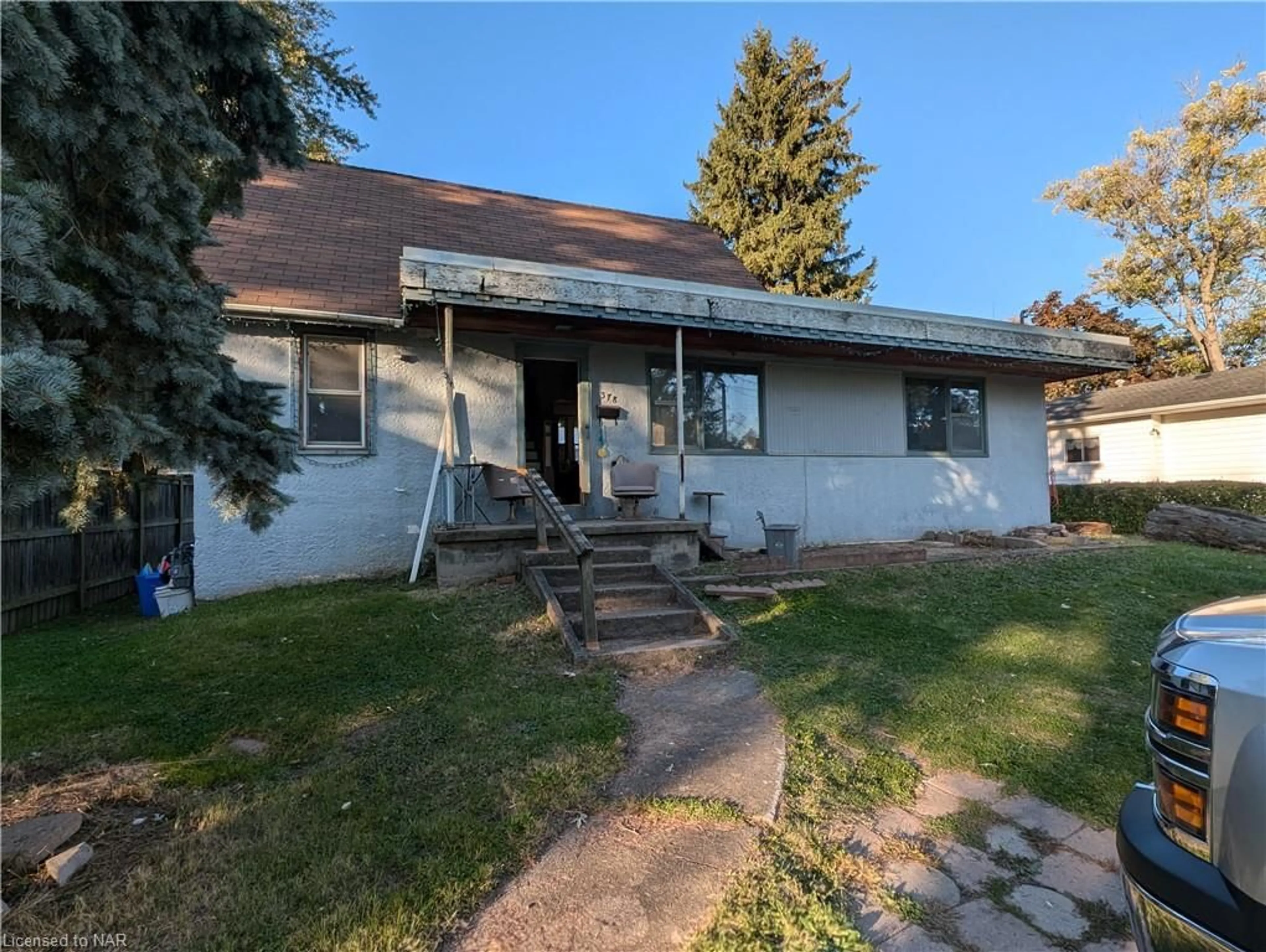 Frontside or backside of a home, cottage for 378 Thorold Rd, Welland Ontario L3C 3W6