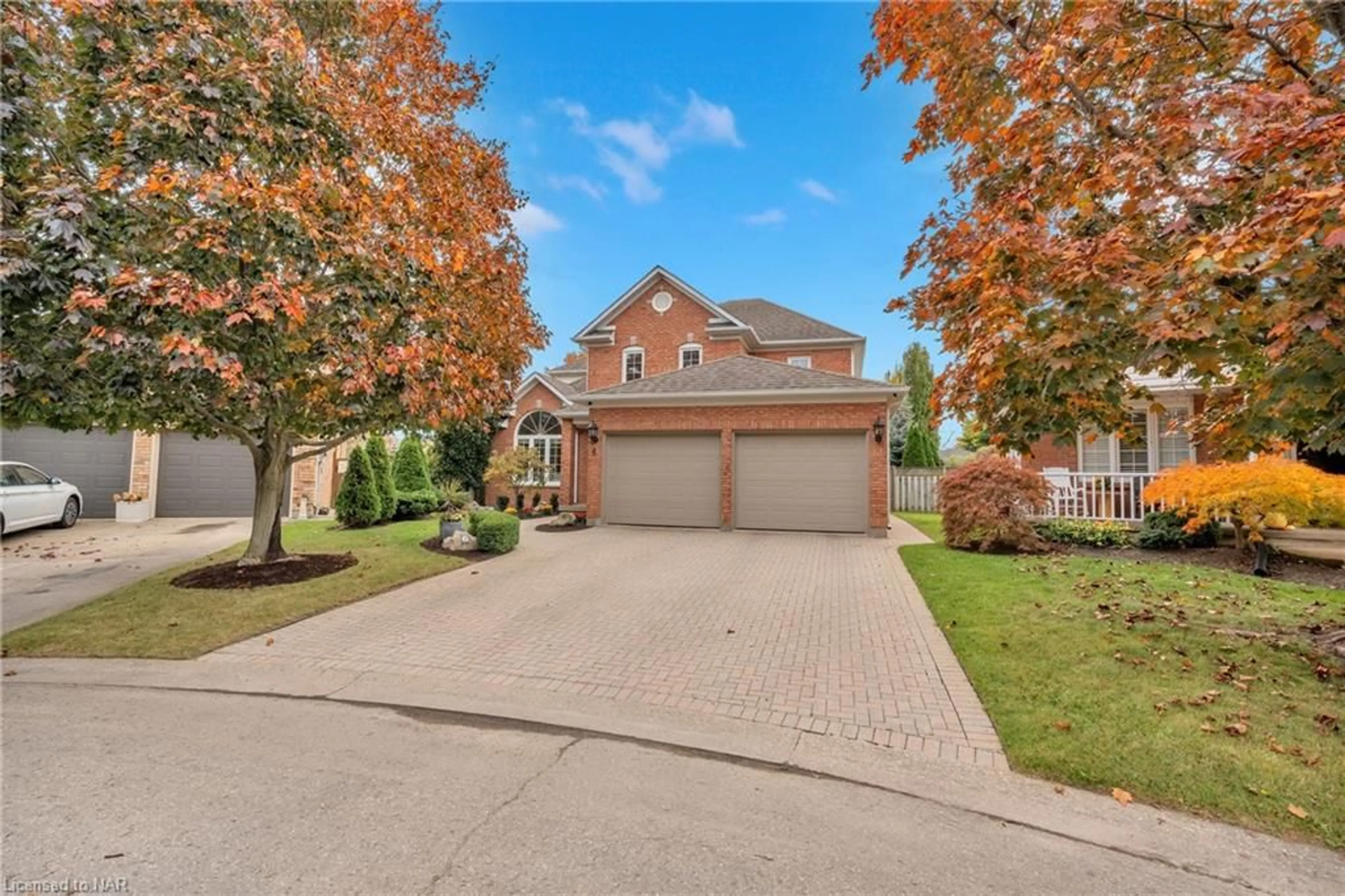 Frontside or backside of a home, the street view for 6 Inglis Cir, St. Catharines Ontario L2S 3M9