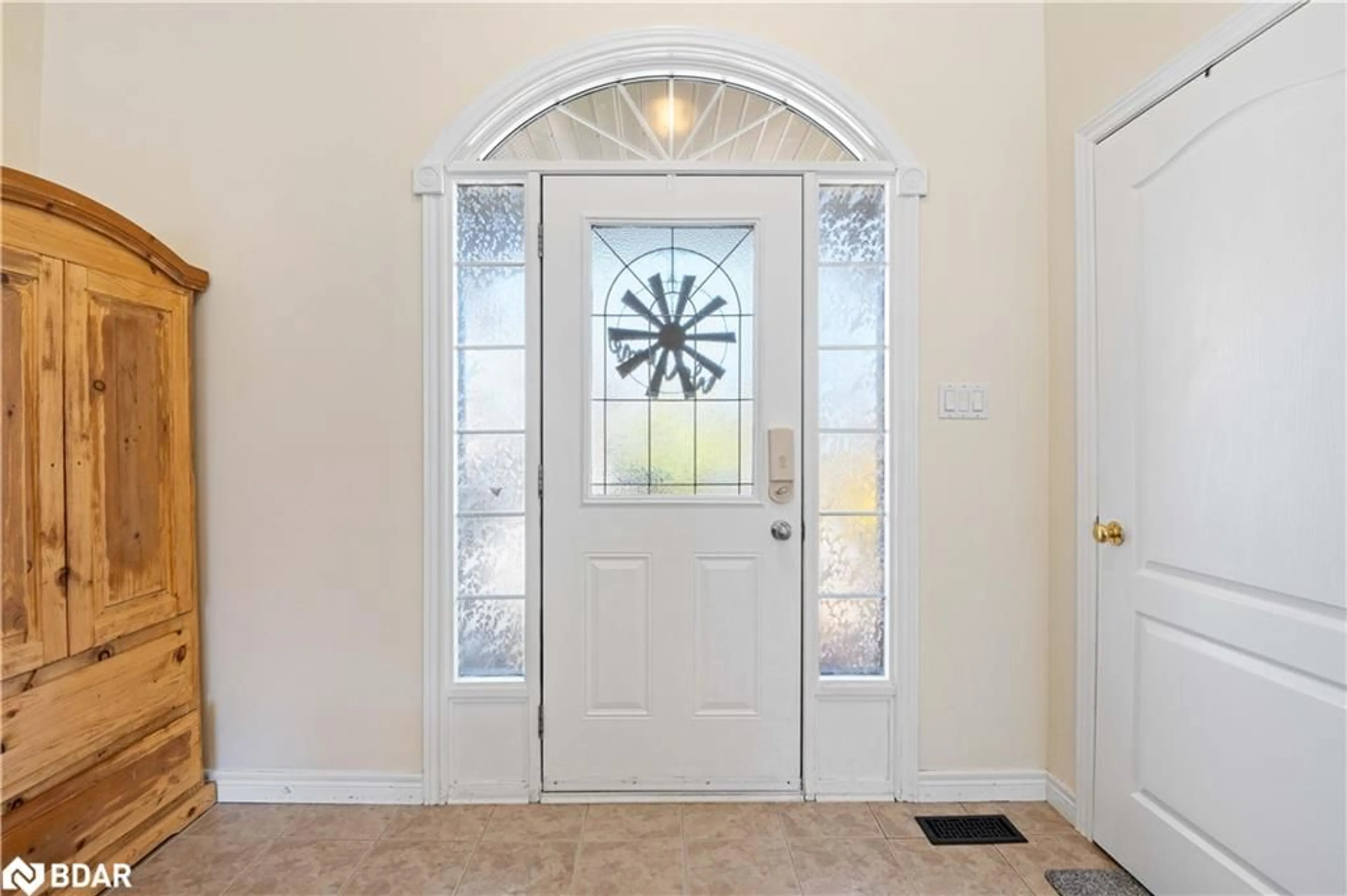 Indoor entryway, wood floors for 316 Rintoul Crescent Cres, Shelburne Ontario L9V 3V5