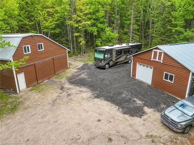 233 Glen Roberts Dr, Laurier 2