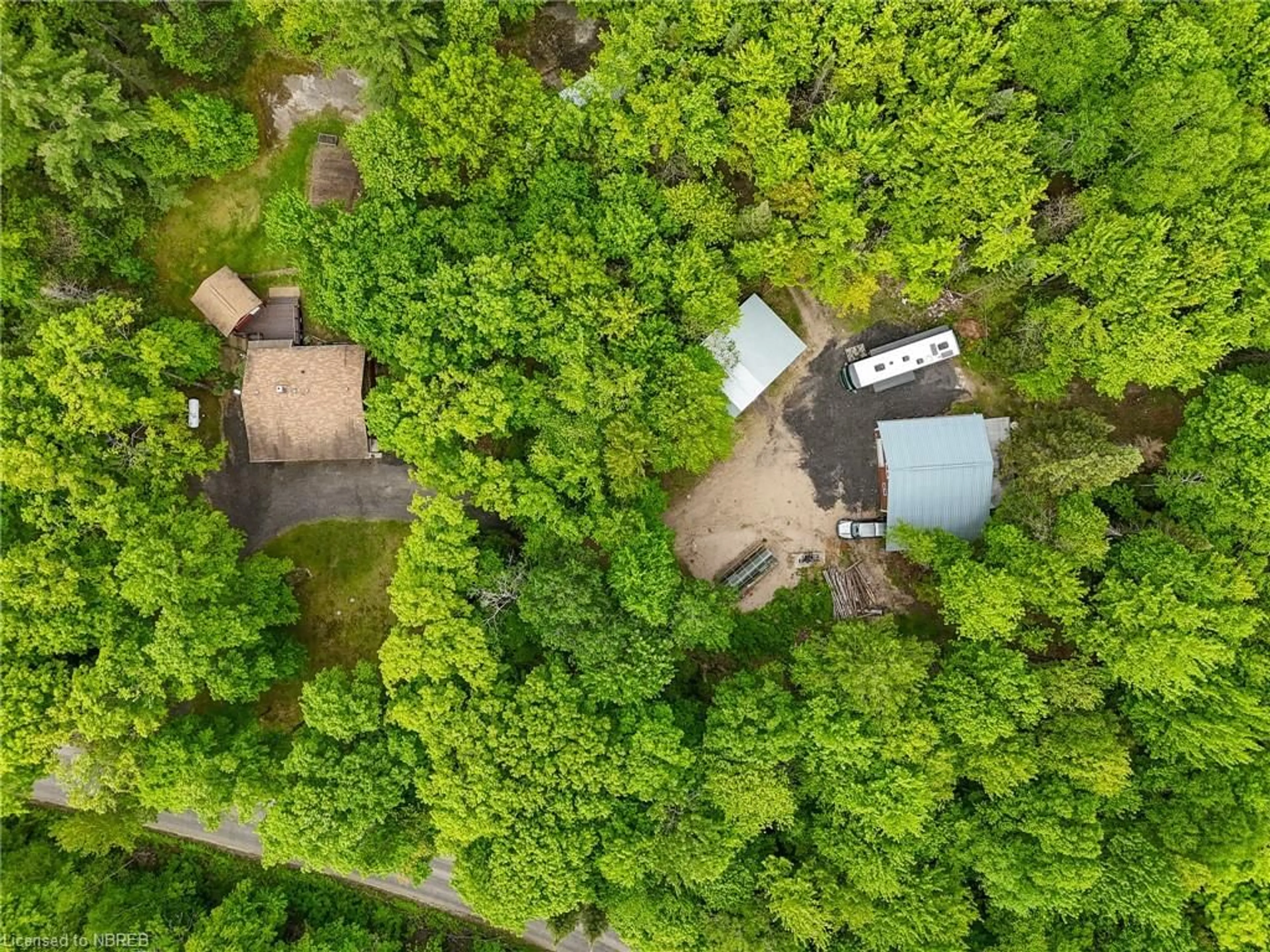 Frontside or backside of a home, cottage for 233 Glen Roberts Dr, Laurier Ontario P0H 2L0