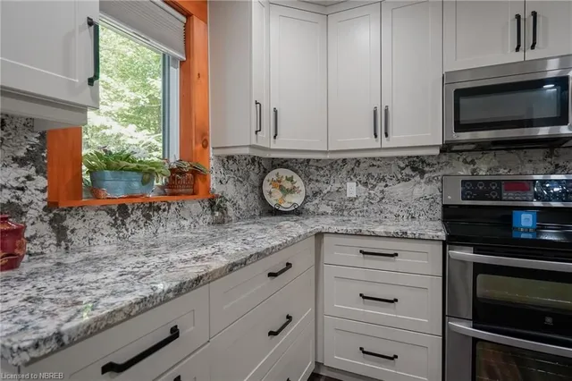 233 Glen Roberts Dr, Laurier 5