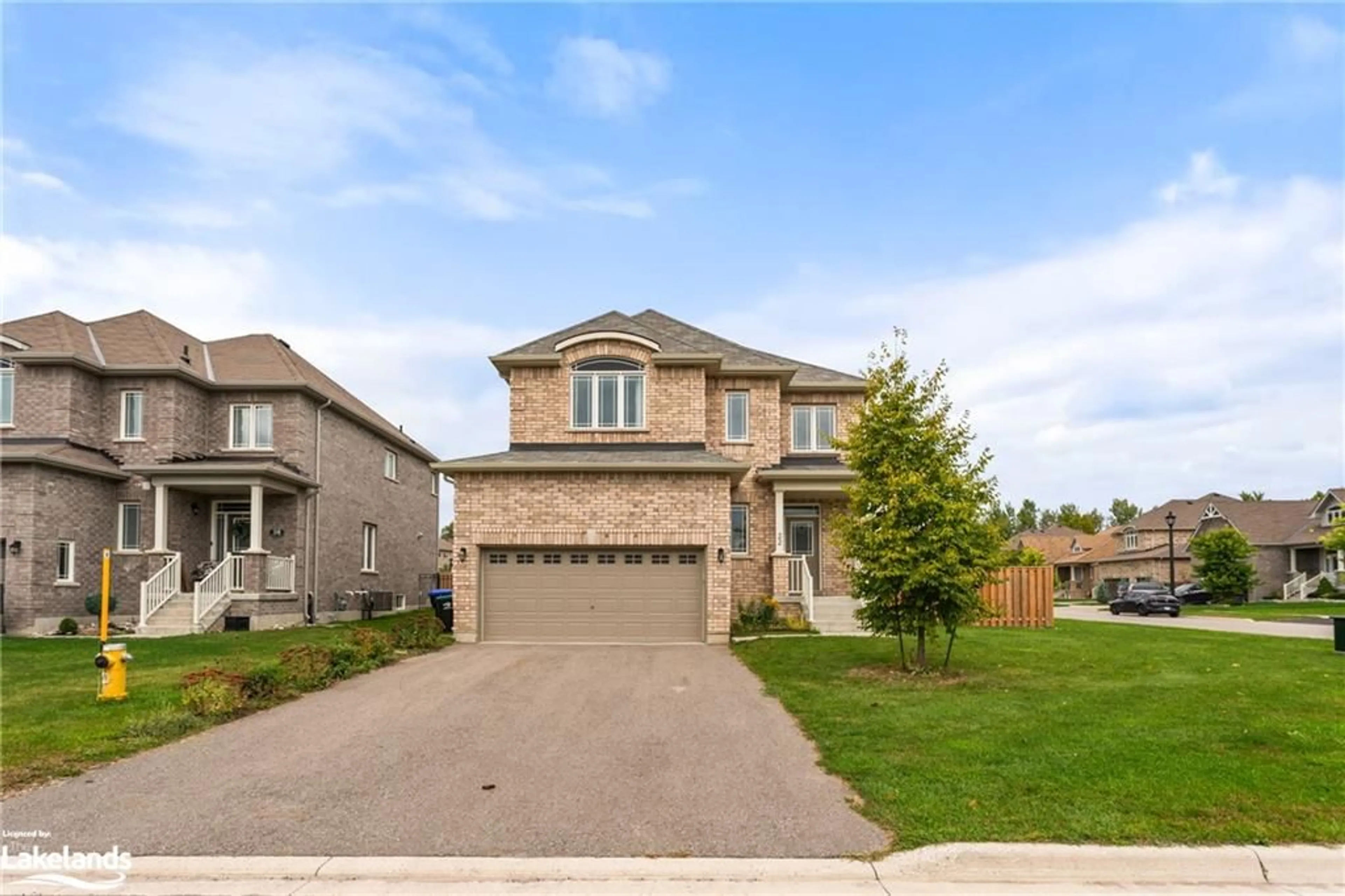 Frontside or backside of a home, the street view for 22 Pearl St, Wasaga Beach Ontario L9Z 0G9