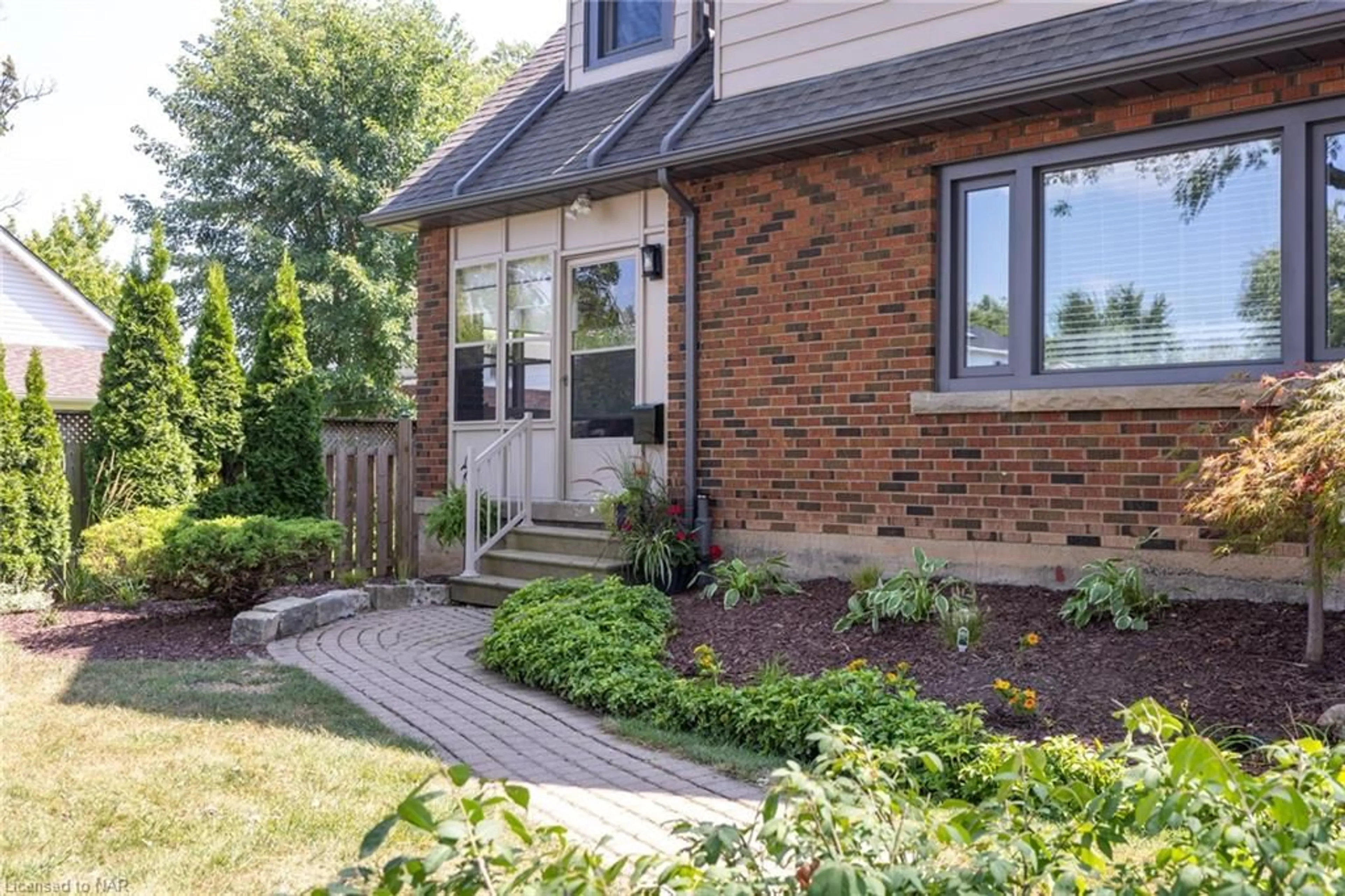 Home with brick exterior material for 15 Rosewood Ave, Welland Ontario L3C 4A6