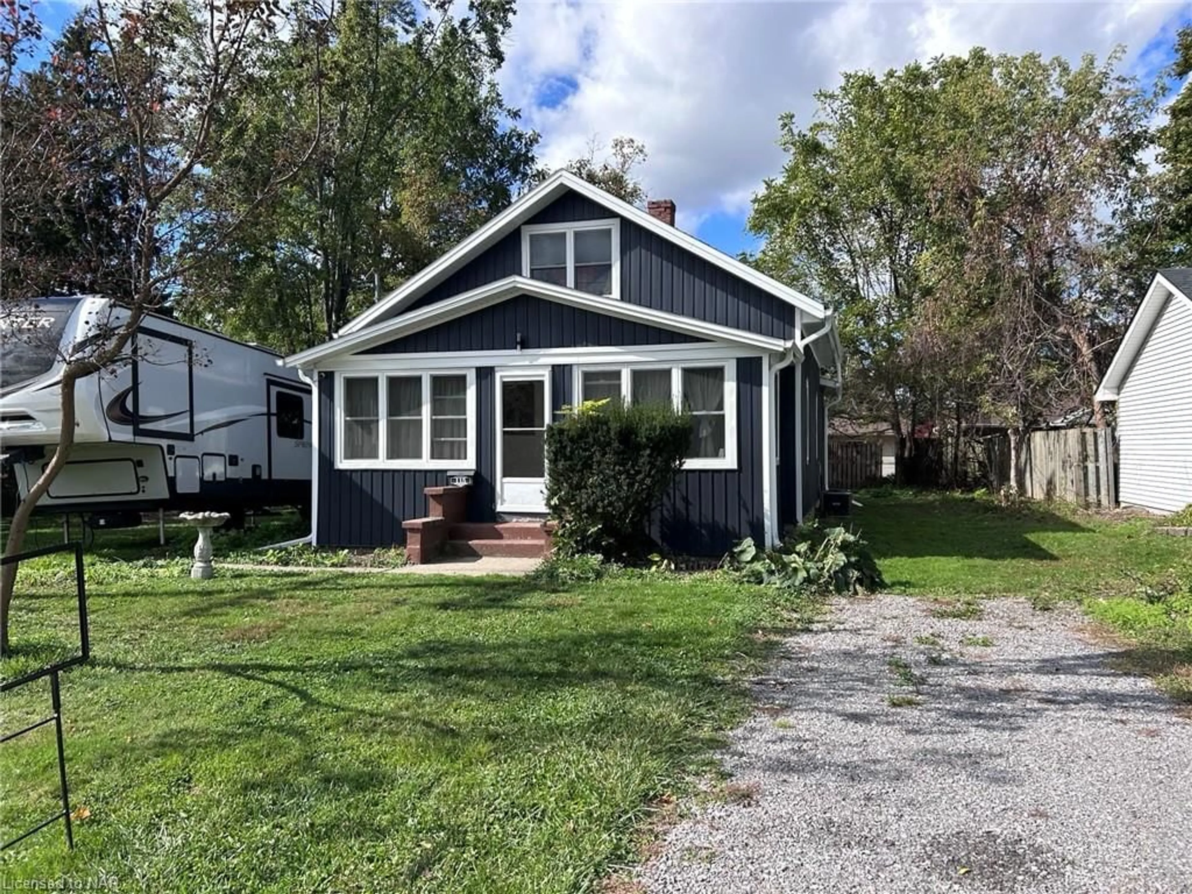 Frontside or backside of a home, cottage for 115 Ridgeway Rd, Crystal Beach Ontario L0S 1B0