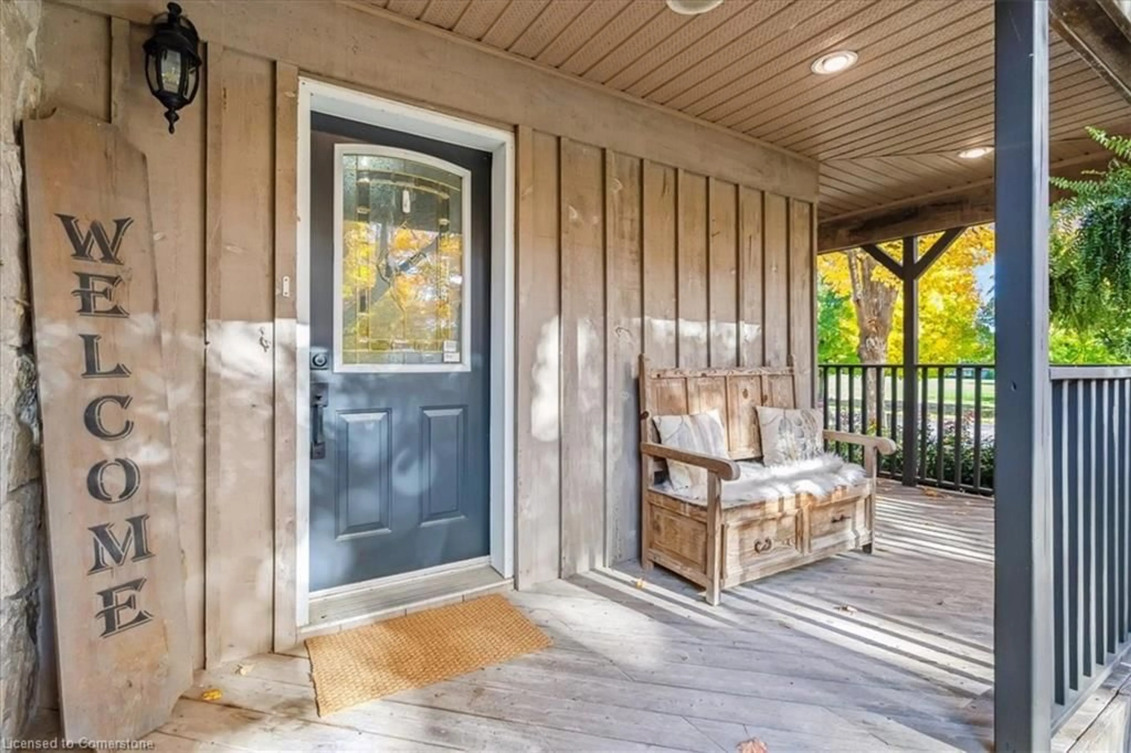 Indoor entryway, wood floors for 5129 Mount Nemo Cres, Burlington Ontario L7M 0T7