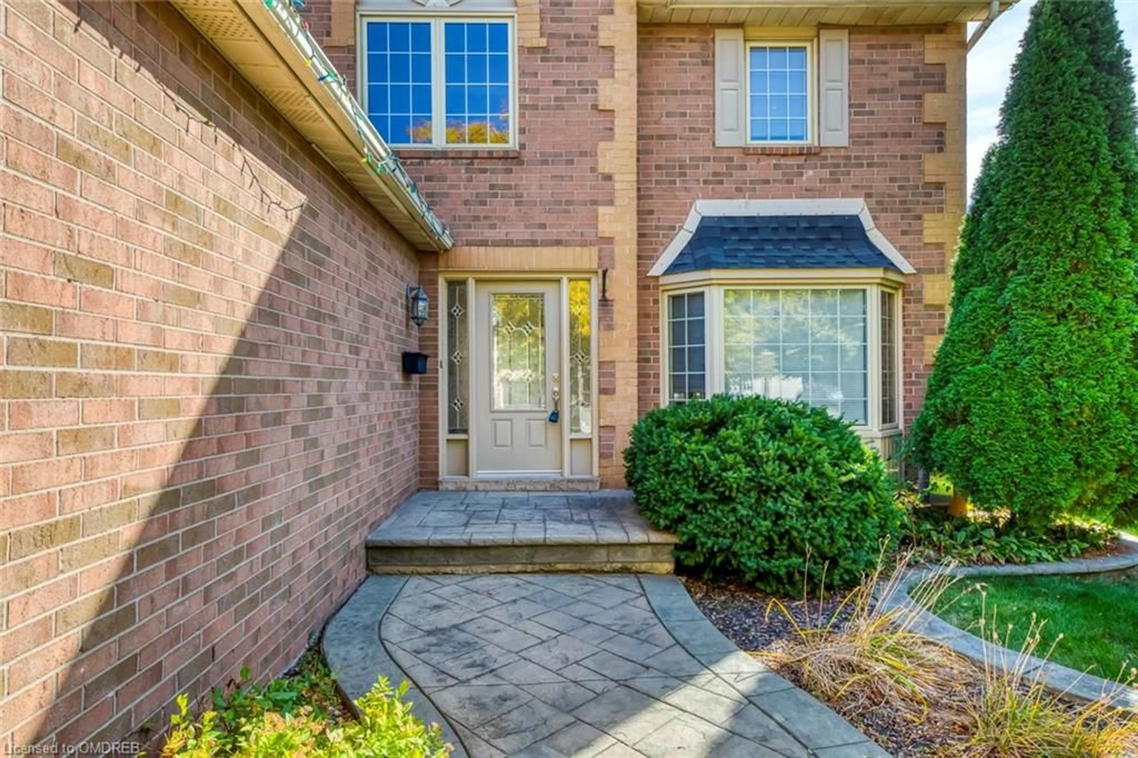 Home with brick exterior material for 1312 Fieldcrest Lane, Oakville Ontario L6M 2N6