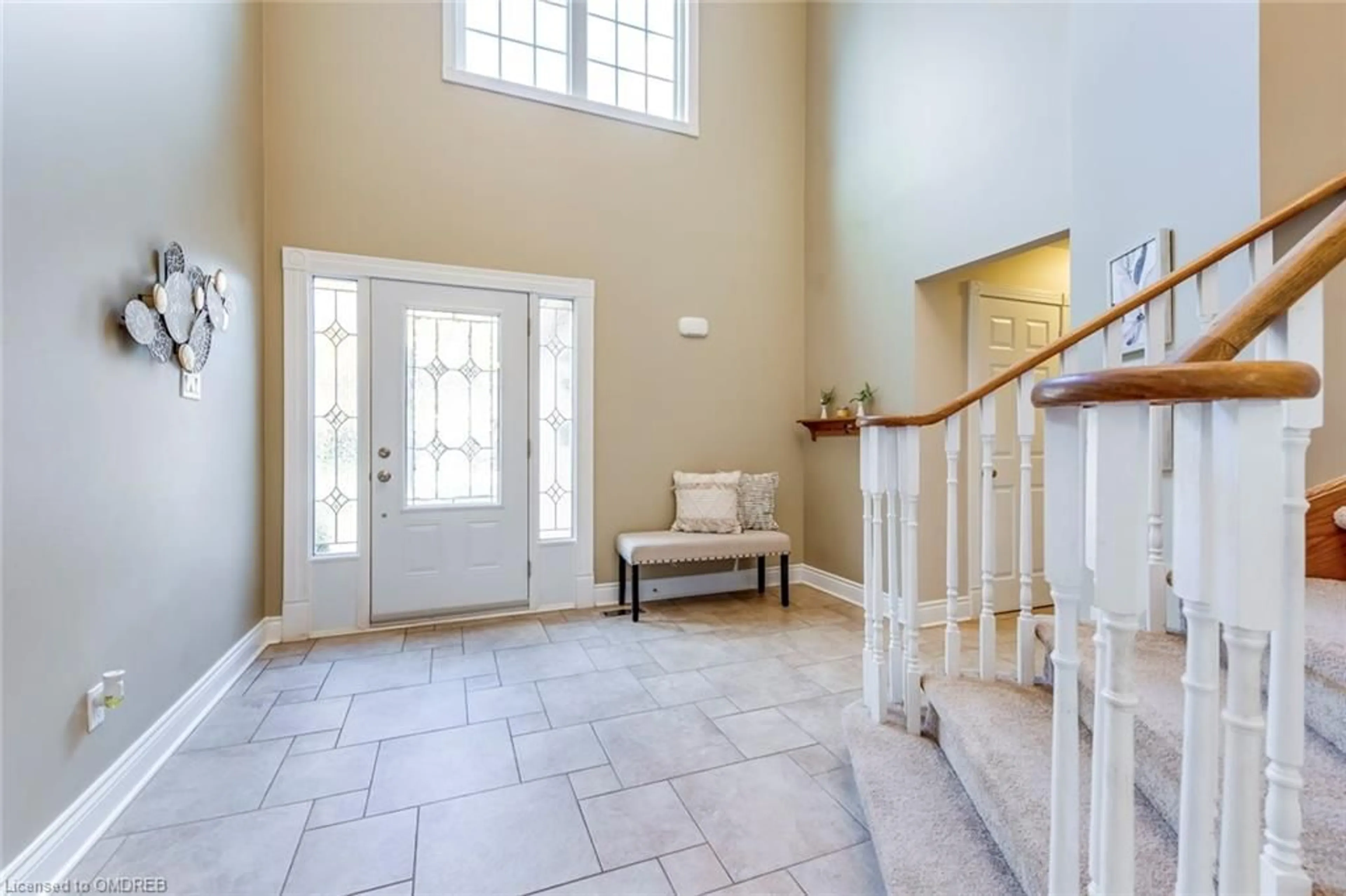 Indoor entryway, wood floors for 1312 Fieldcrest Lane, Oakville Ontario L6M 2N6