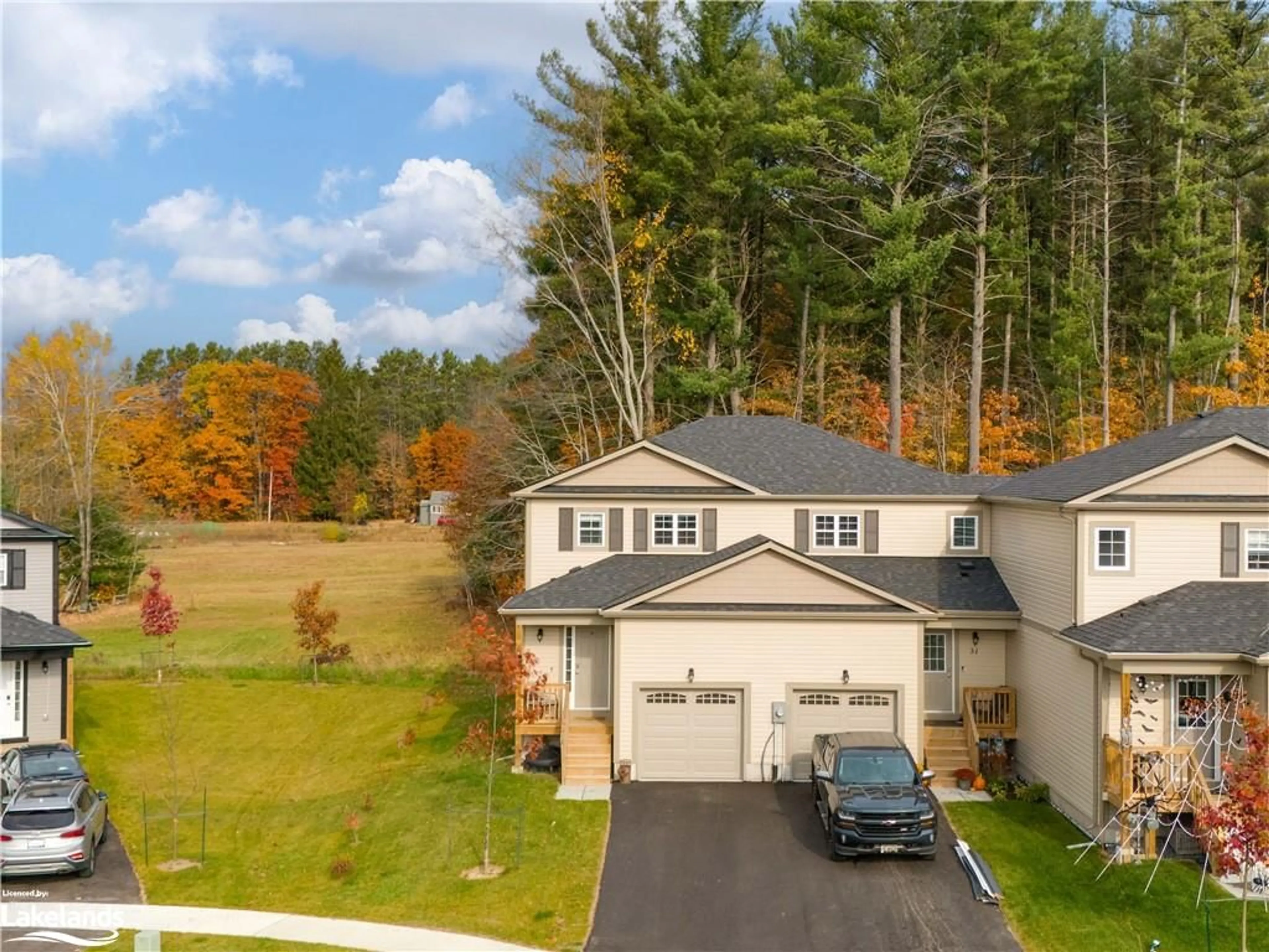 A pic from exterior of the house or condo, cottage for 33 Nicole Park Court, Bracebridge Ontario P1L 1W9