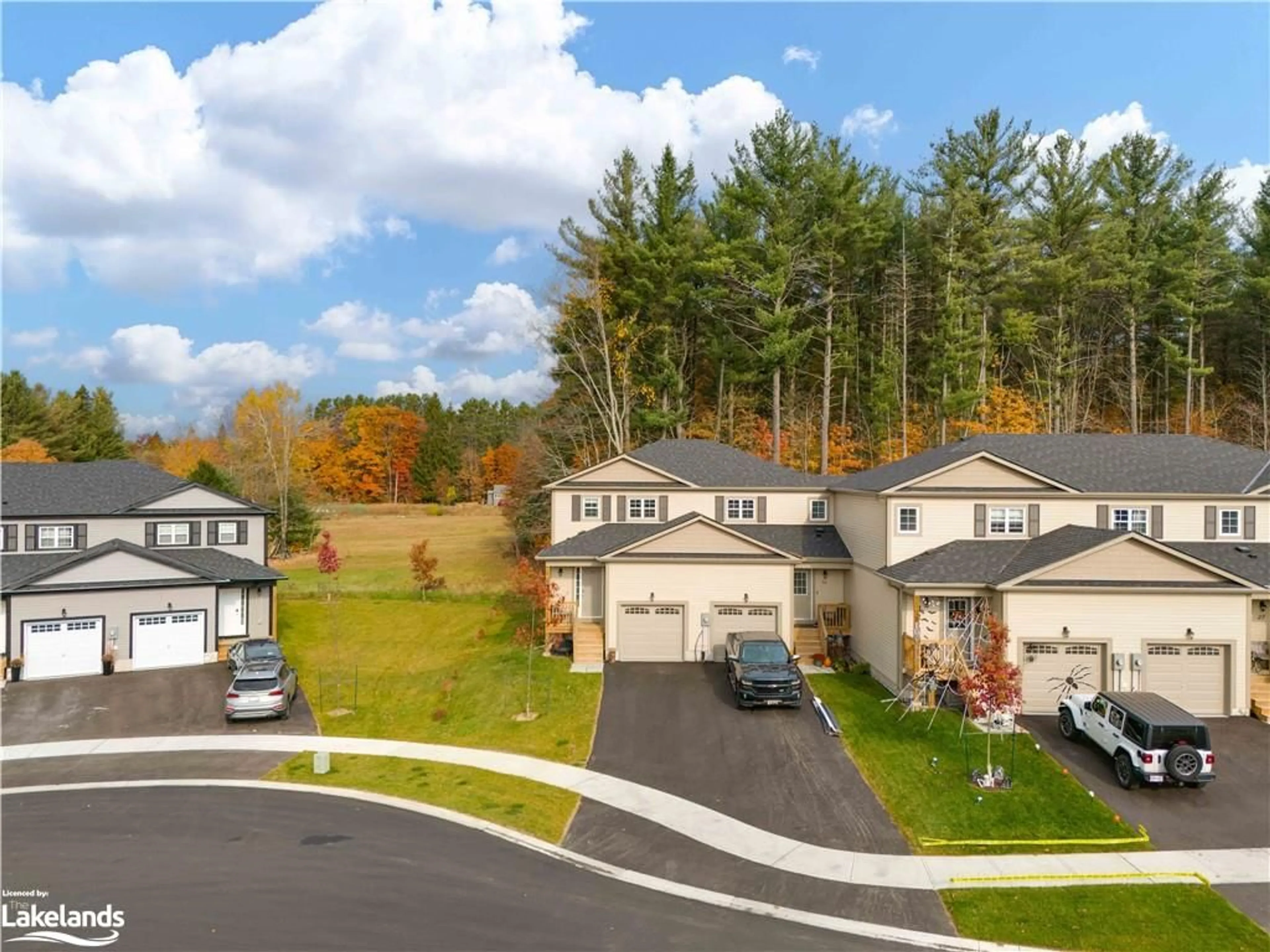 Frontside or backside of a home, cottage for 33 Nicole Park Court, Bracebridge Ontario P1L 1W9