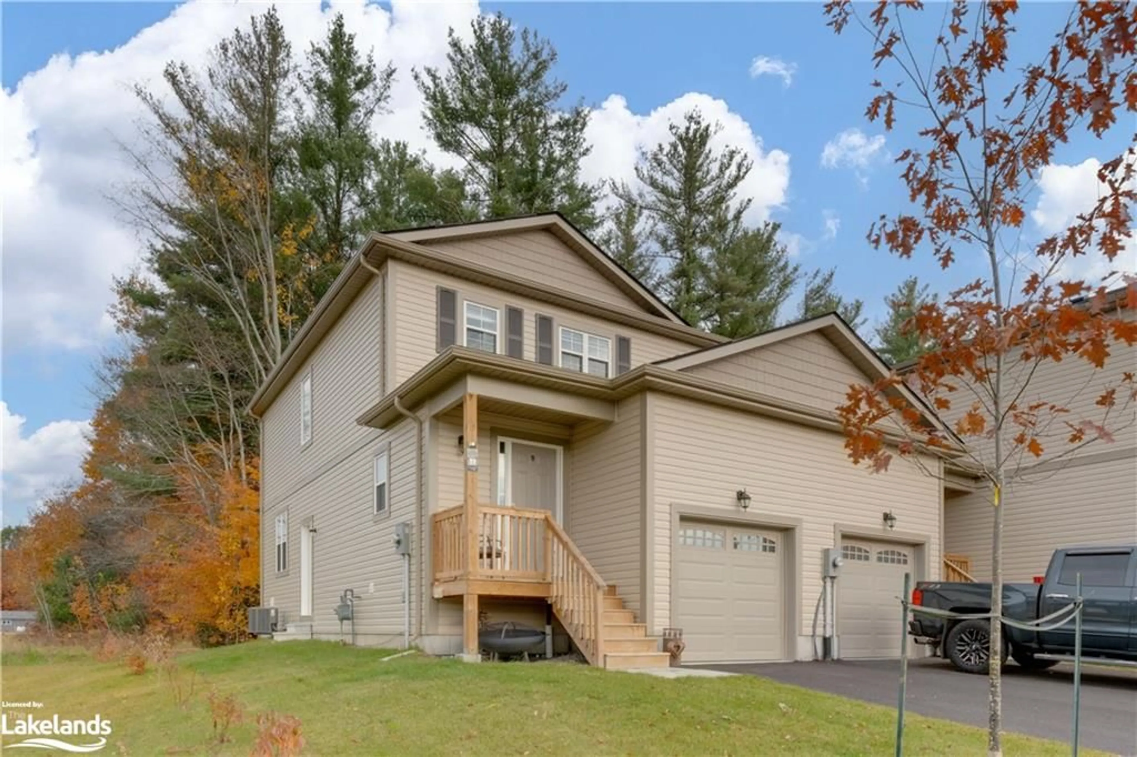 Frontside or backside of a home, cottage for 33 Nicole Park Court, Bracebridge Ontario P1L 1W9
