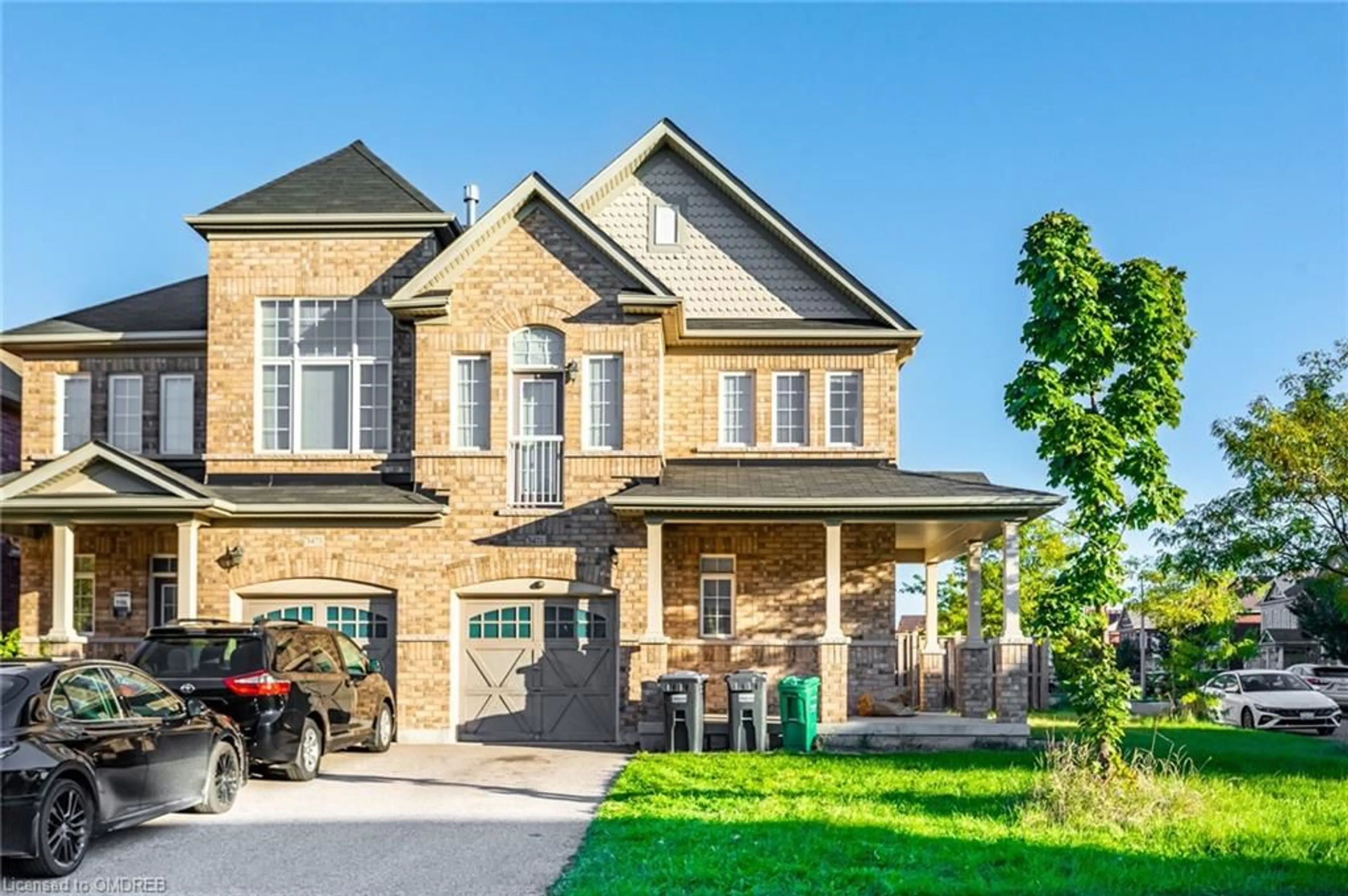 Home with brick exterior material for 5471 Bellaggio Cres, Mississauga Ontario L5V 0C6