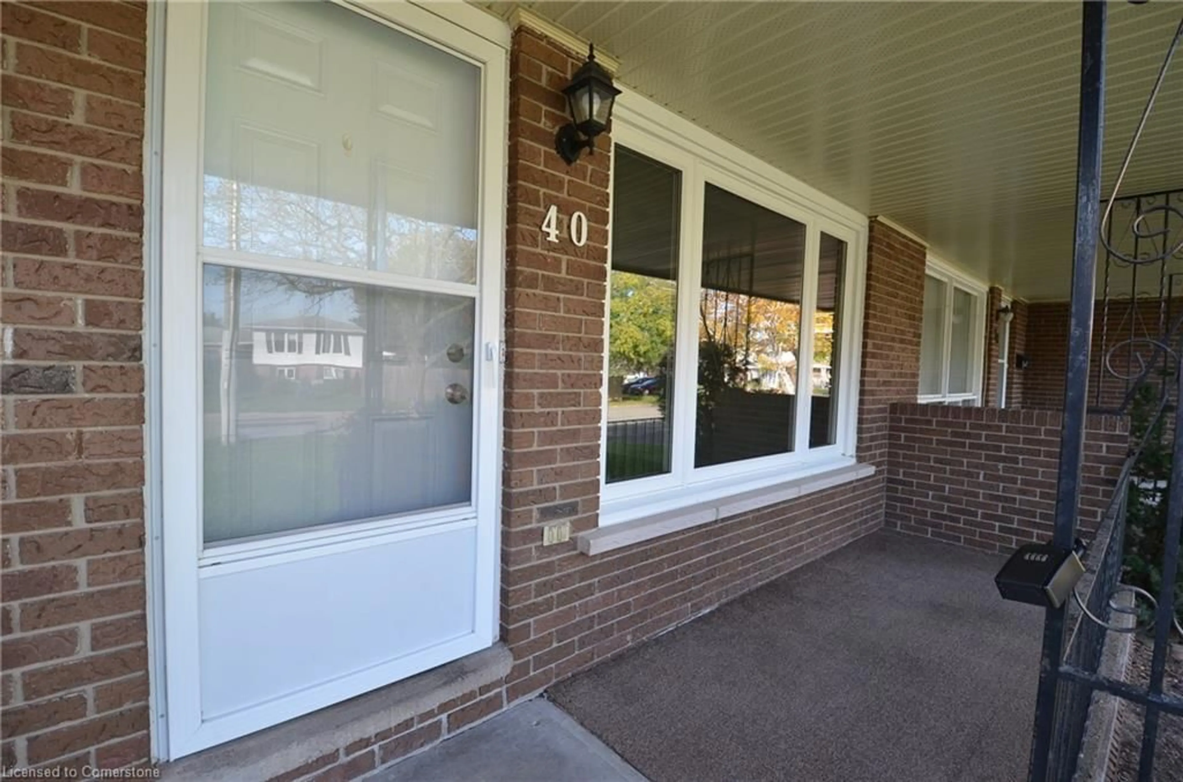Indoor entryway for 40 Westfield Dr, St. Catharines Ontario L2N 5Z6