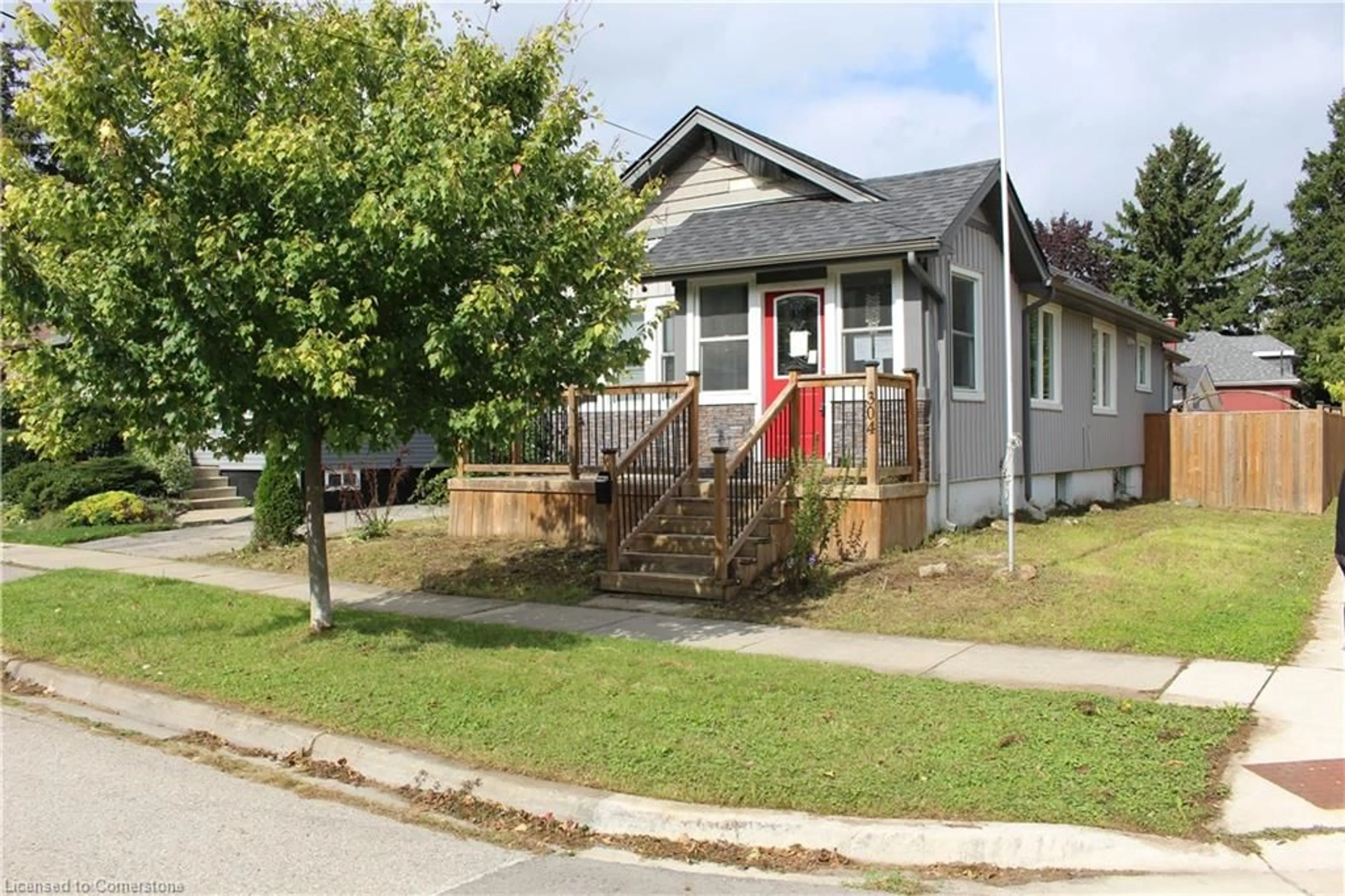 Frontside or backside of a home, cottage for 304 Nelson St, Brantford Ontario N3S 4C8