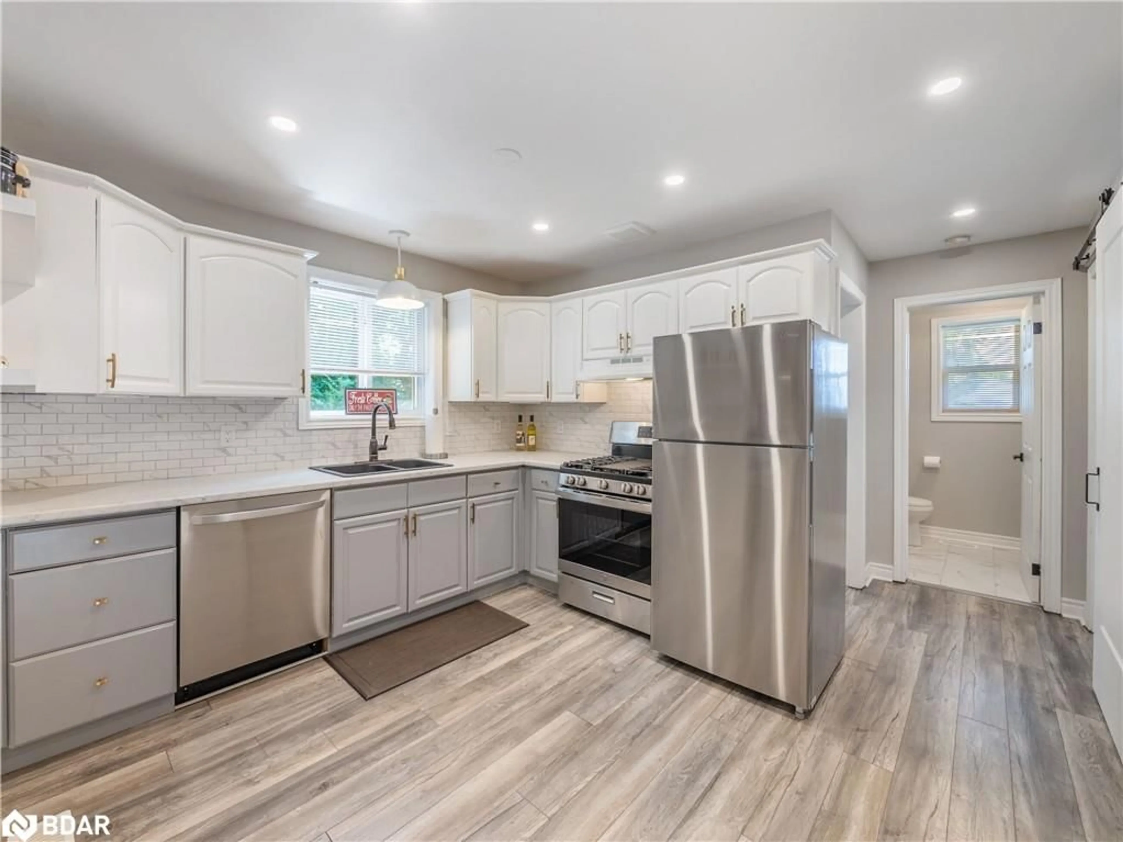 Open concept kitchen for 61 Dancy Dr, Orillia Ontario L3V 7M2