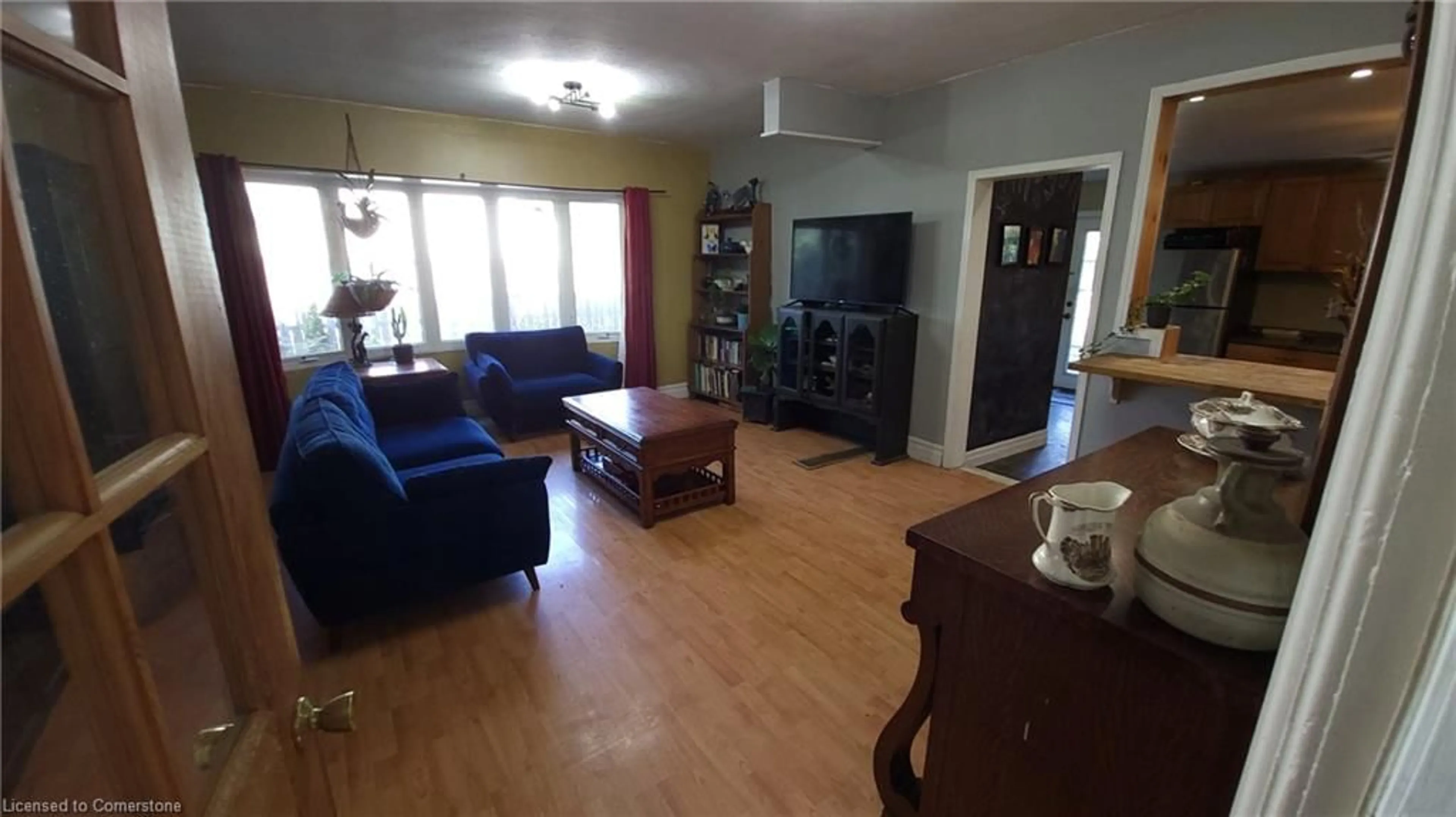 Living room, wood floors for 8 Railway St, Hagersville Ontario N0A 1H0