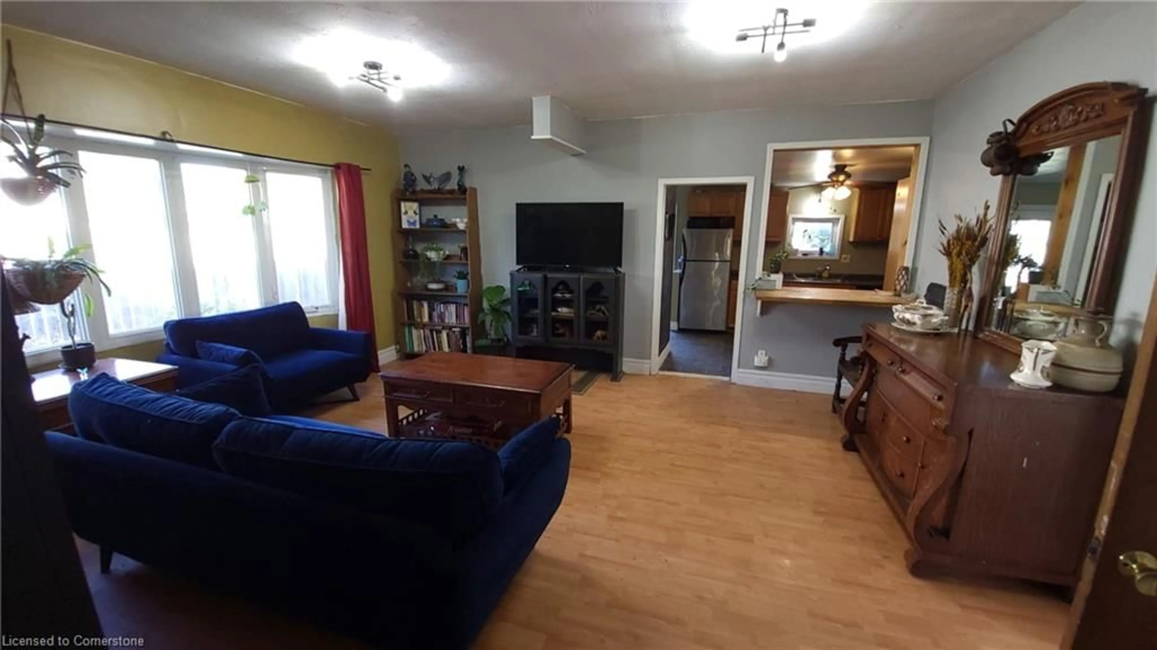 Living room, wood floors for 8 Railway St, Hagersville Ontario N0A 1H0