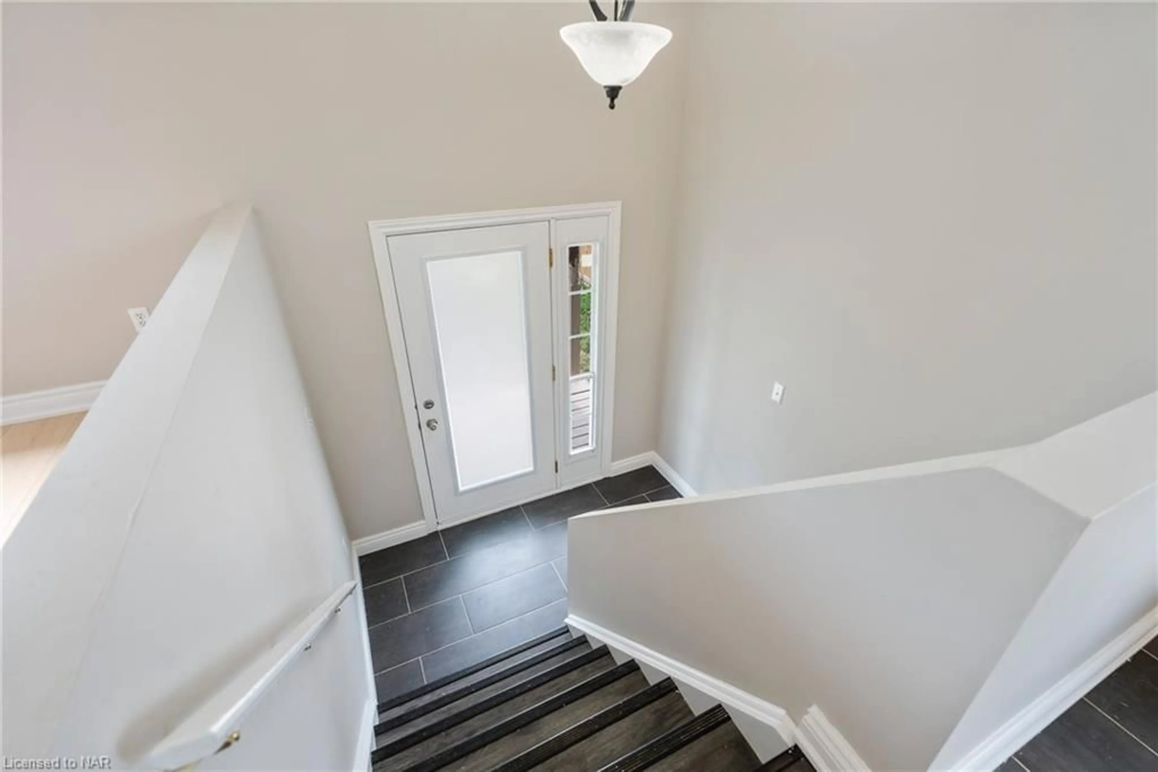 Indoor entryway, wood floors for 1 Thornton St, St. Catharines Ontario L2P 1T9