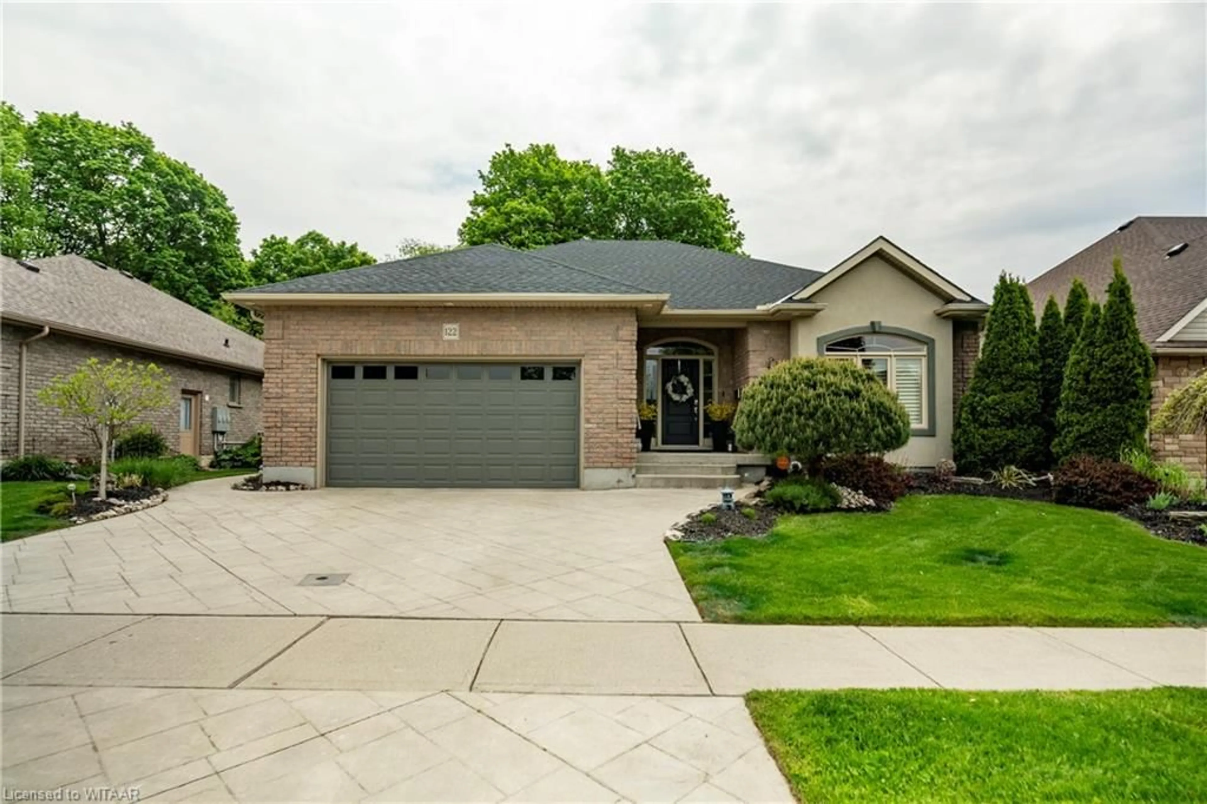 Frontside or backside of a home, the street view for 122 Eastview Ave, Woodstock Ontario N4T 1W1