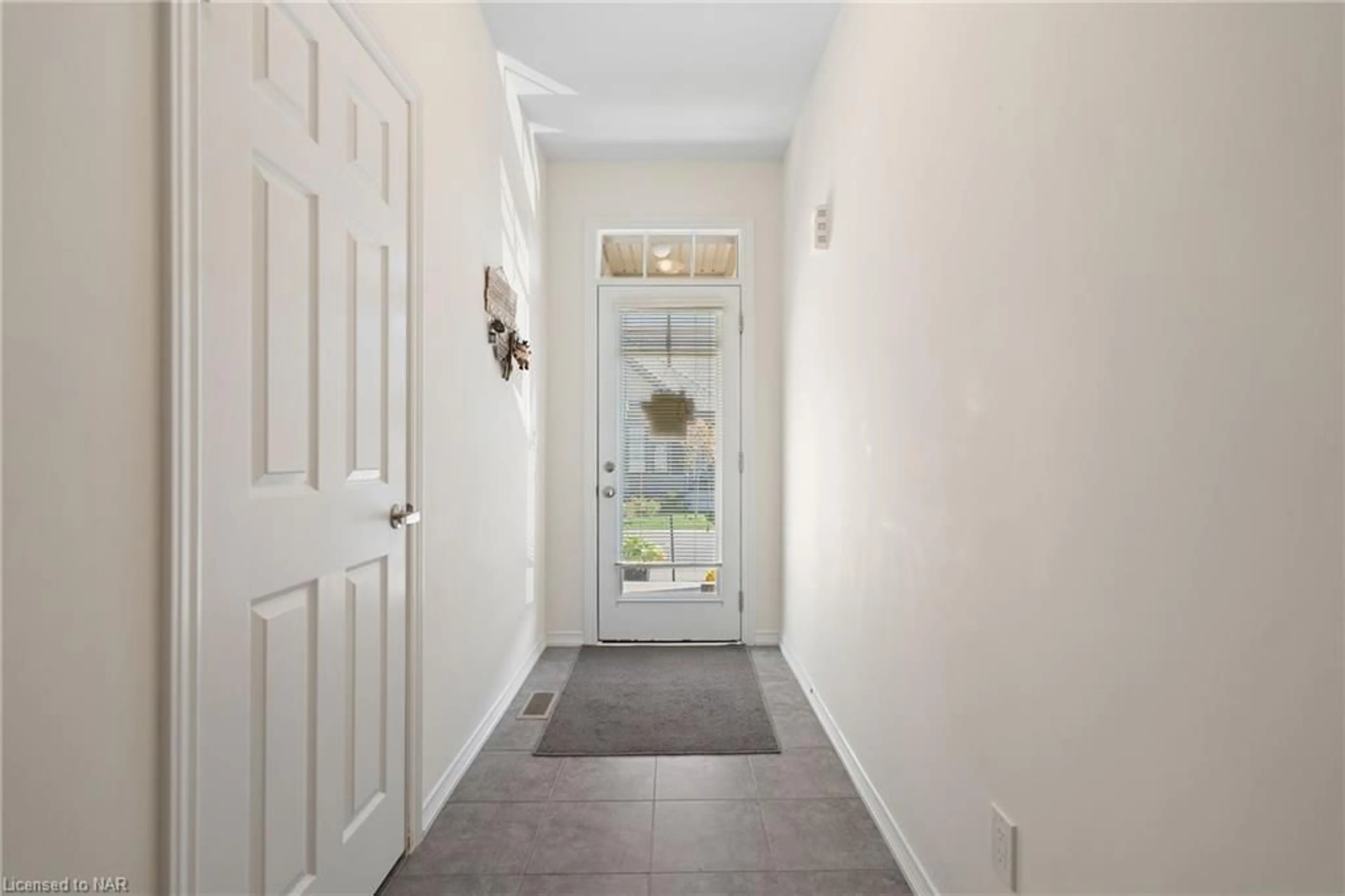 Indoor entryway, wood floors for 23 Cosmopolitan Common, St. Catharines Ontario L2M 0B8