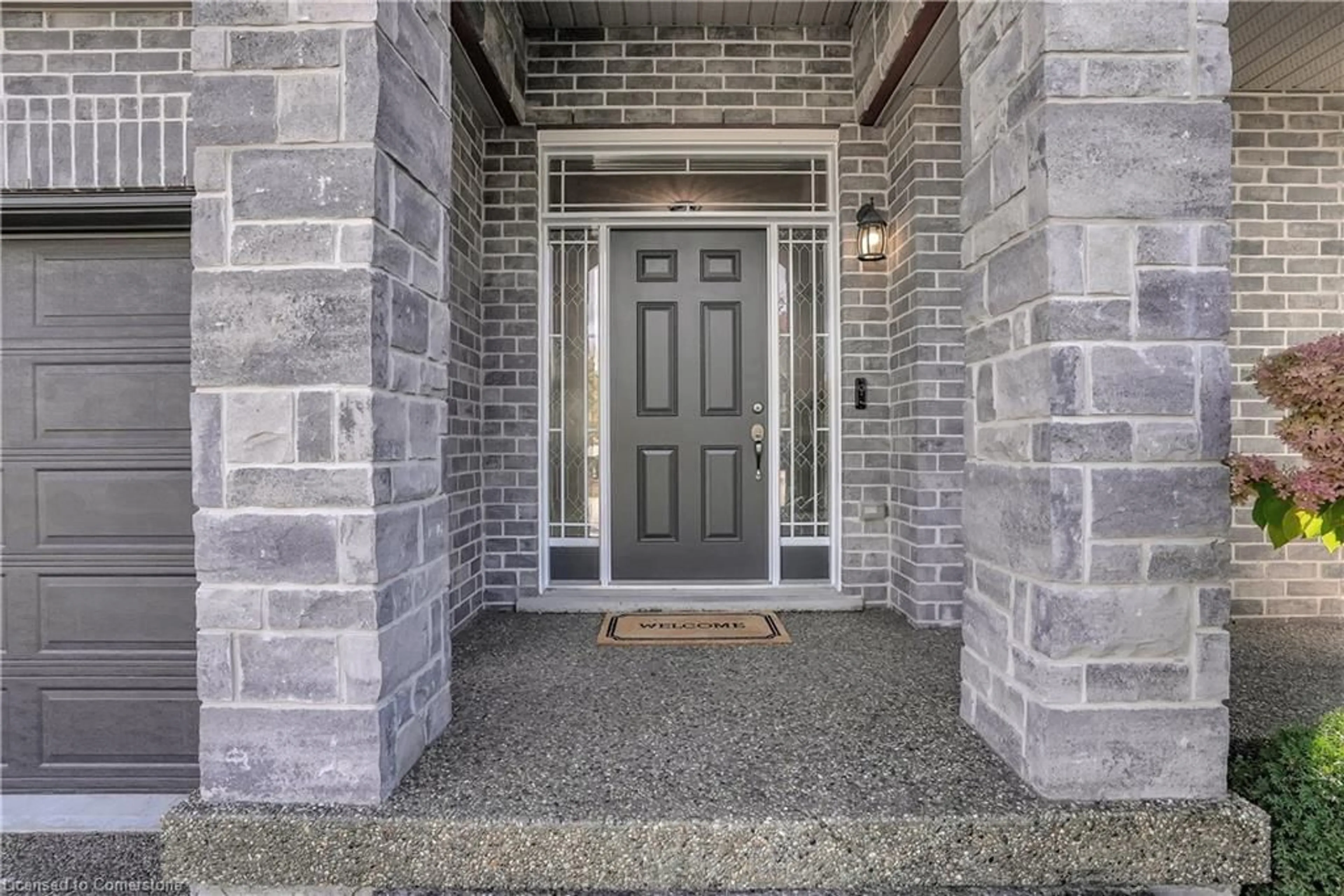 Indoor entryway, cement floor for 917 Deer Creek Crt, Kitchener Ontario N2A 0J1