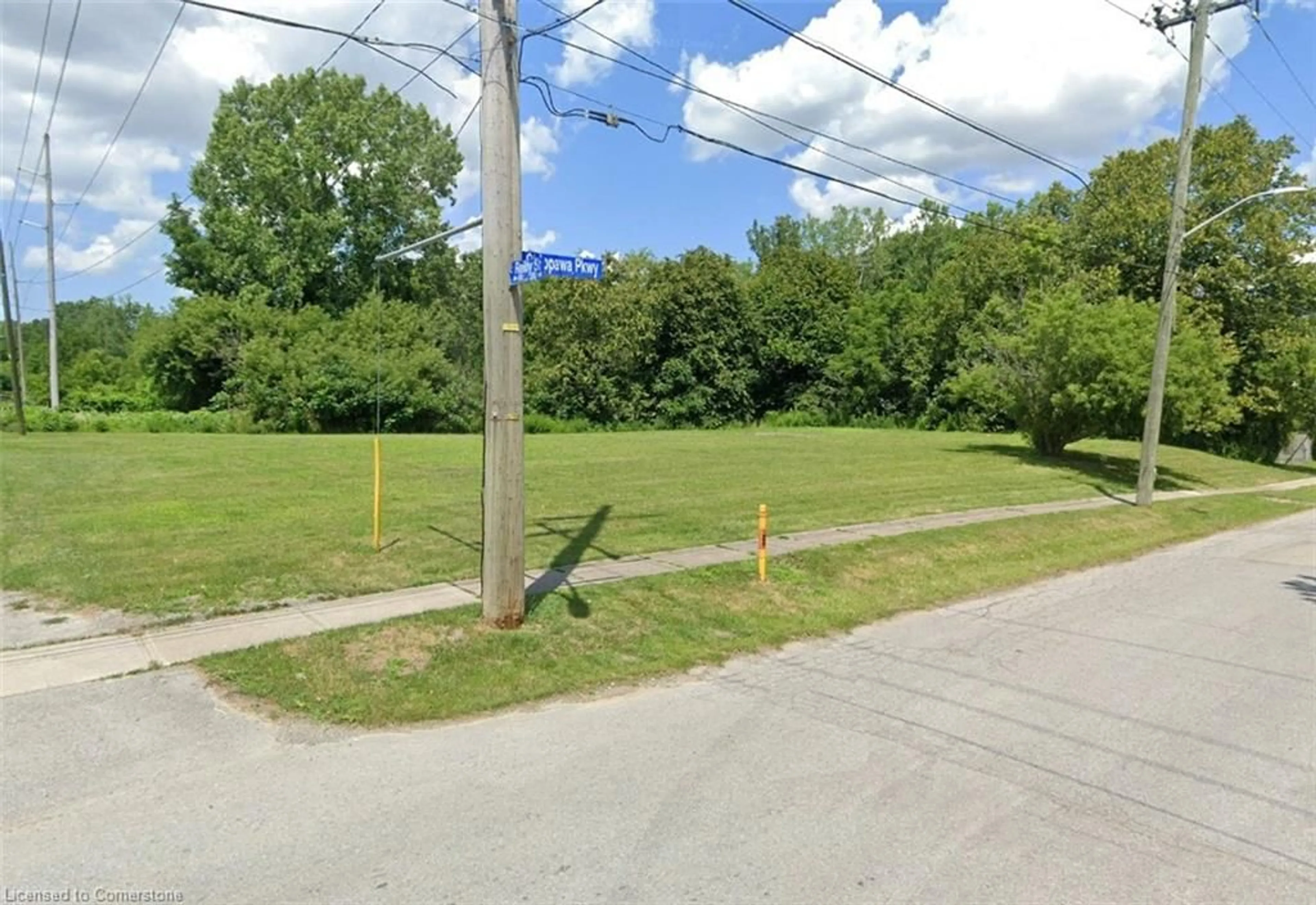 A pic from exterior of the house or condo, the street view for N/A Chippawa Pky, Niagara Falls Ontario N2G 5Y7